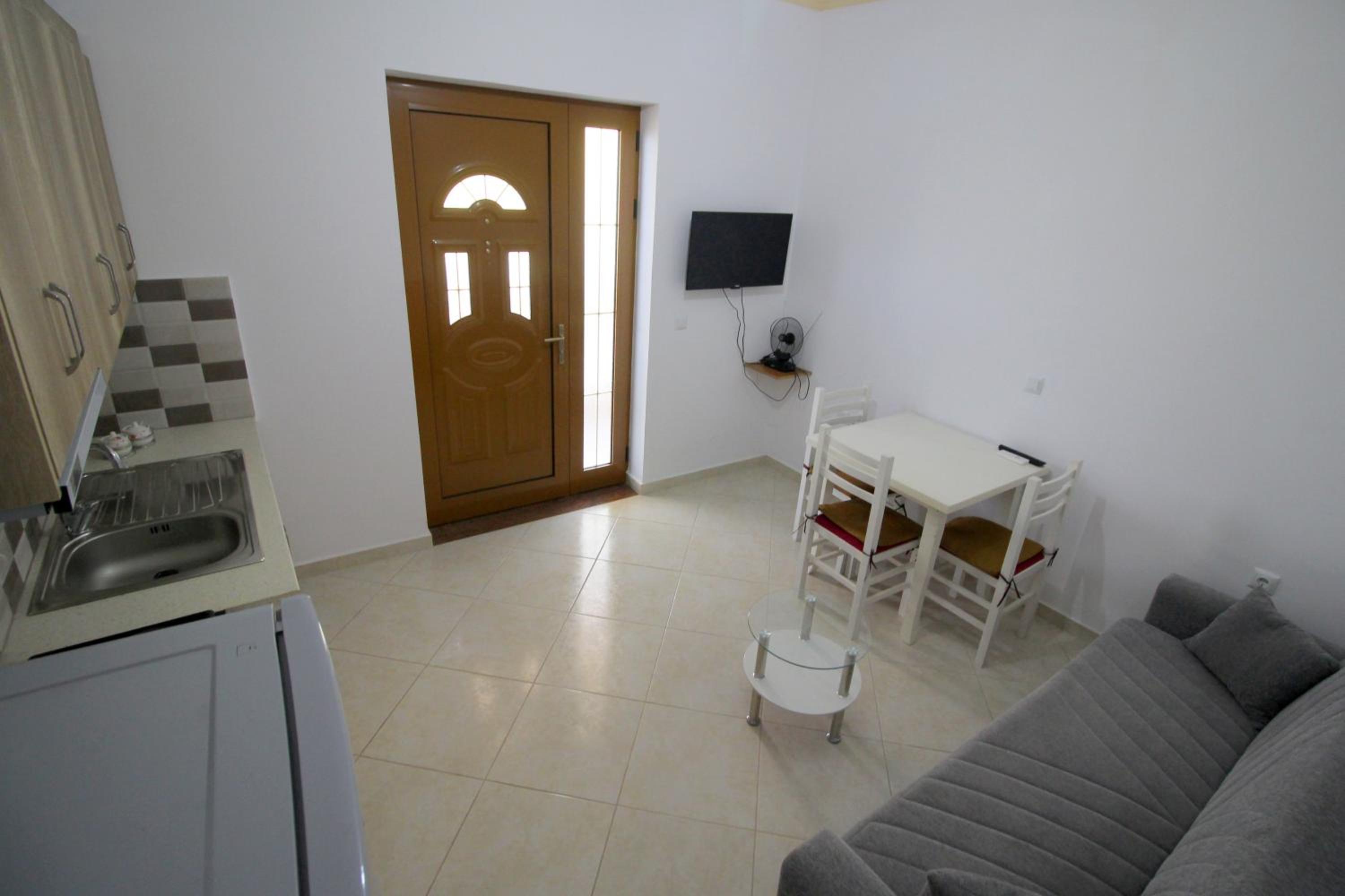VILLA 24 Sarandë