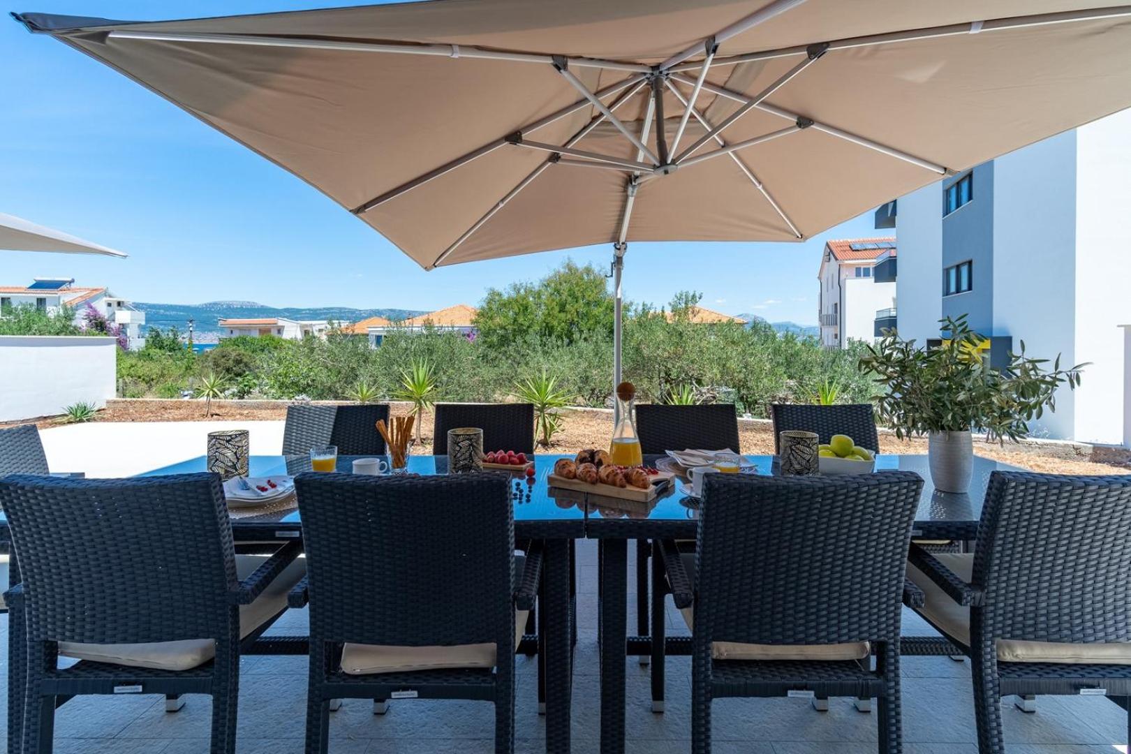 Villa Lady Maris with heated private pool, 5 en-suite bedrooms, 70m from beach view 2
