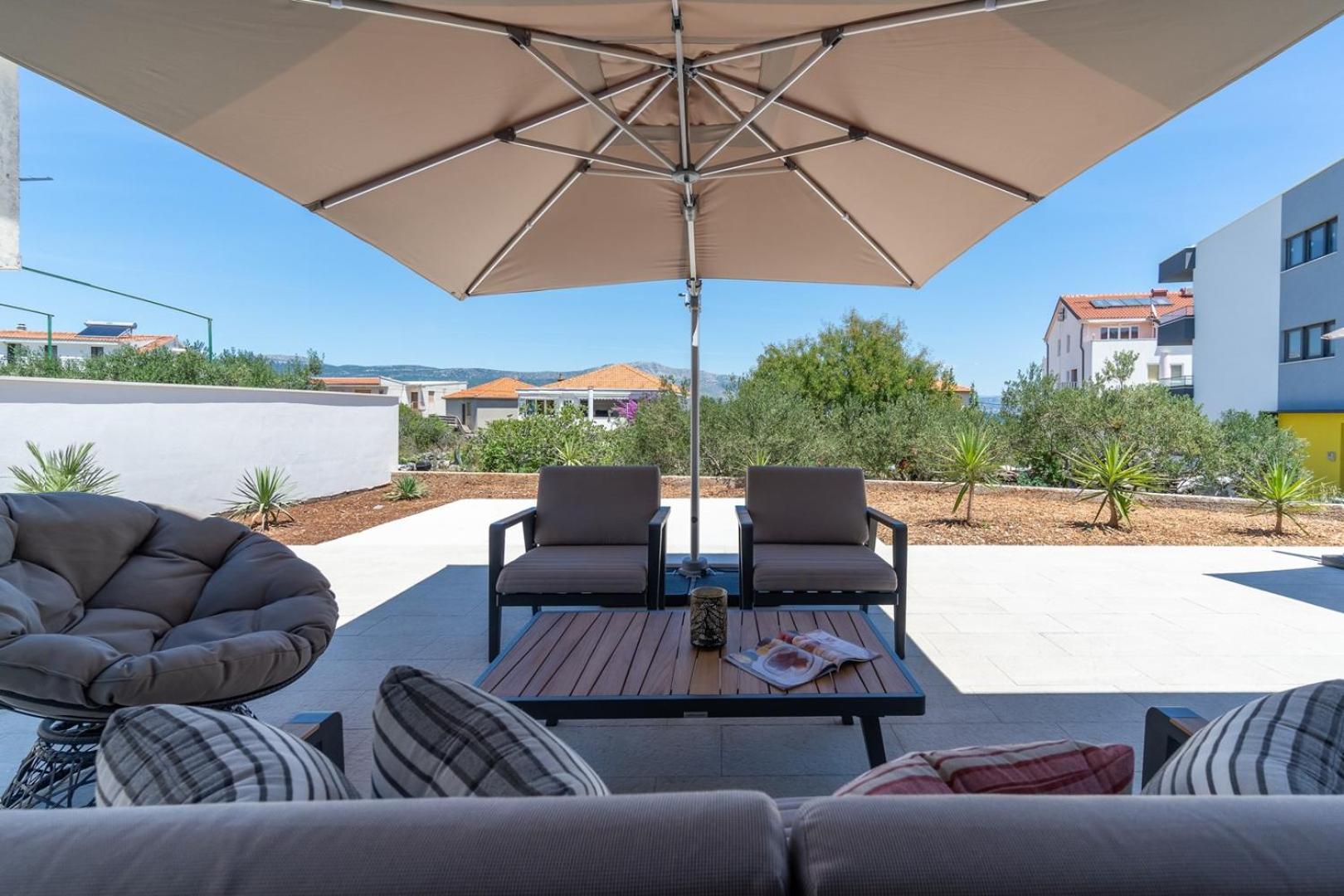 Villa Lady Maris with heated private pool, 5 en-suite bedrooms, 70m from beach view 3