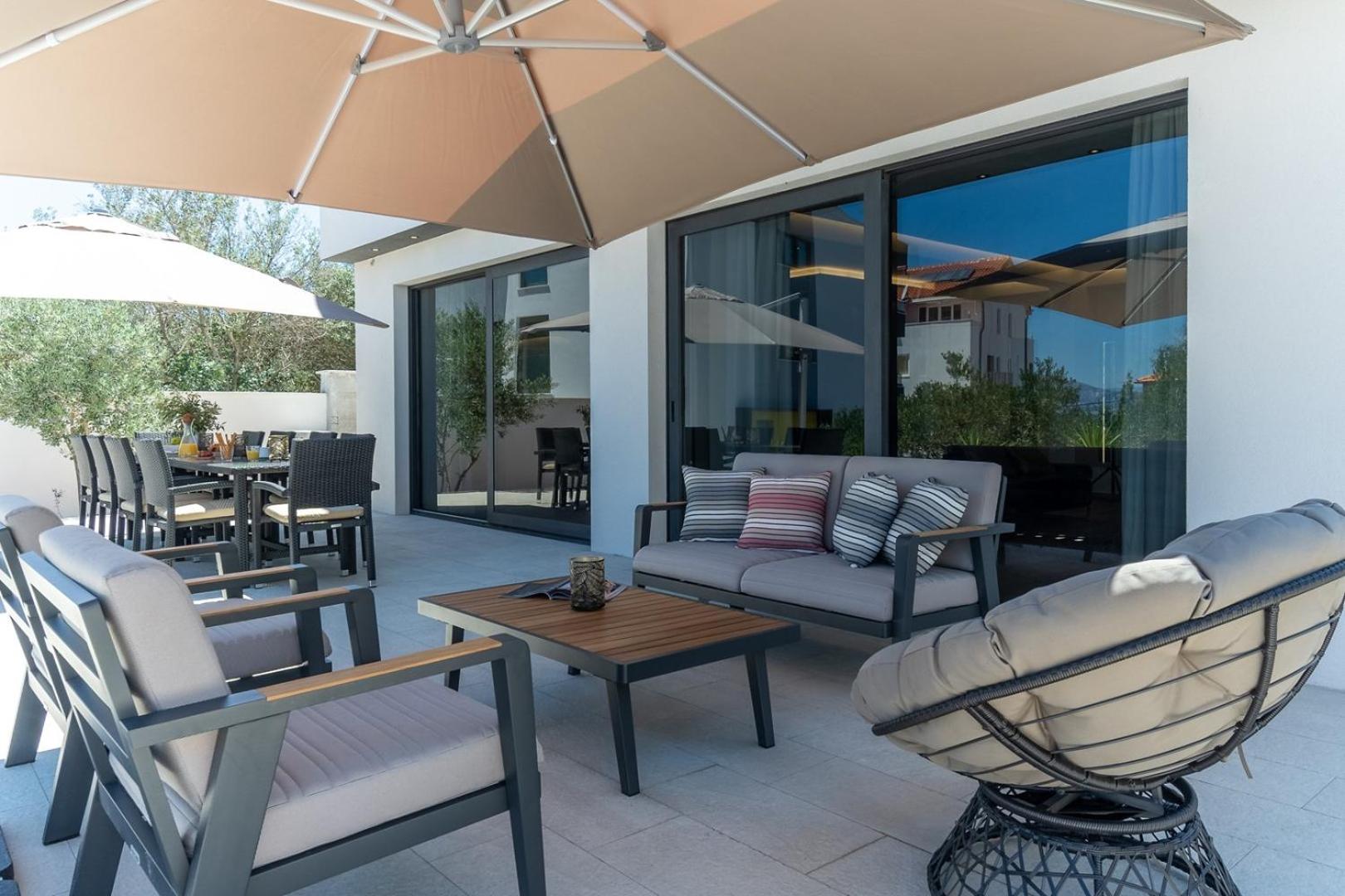 Villa Lady Maris with heated private pool, 5 en-suite bedrooms, 70m from beach view 4