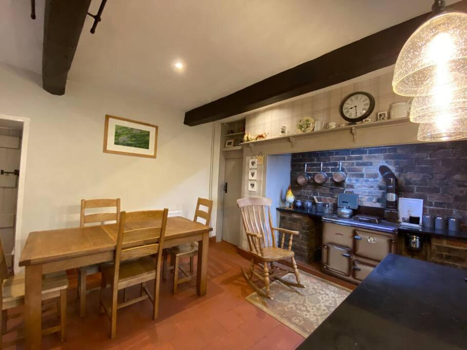 Farmhouse Cottage set in beautiful countryside view 2