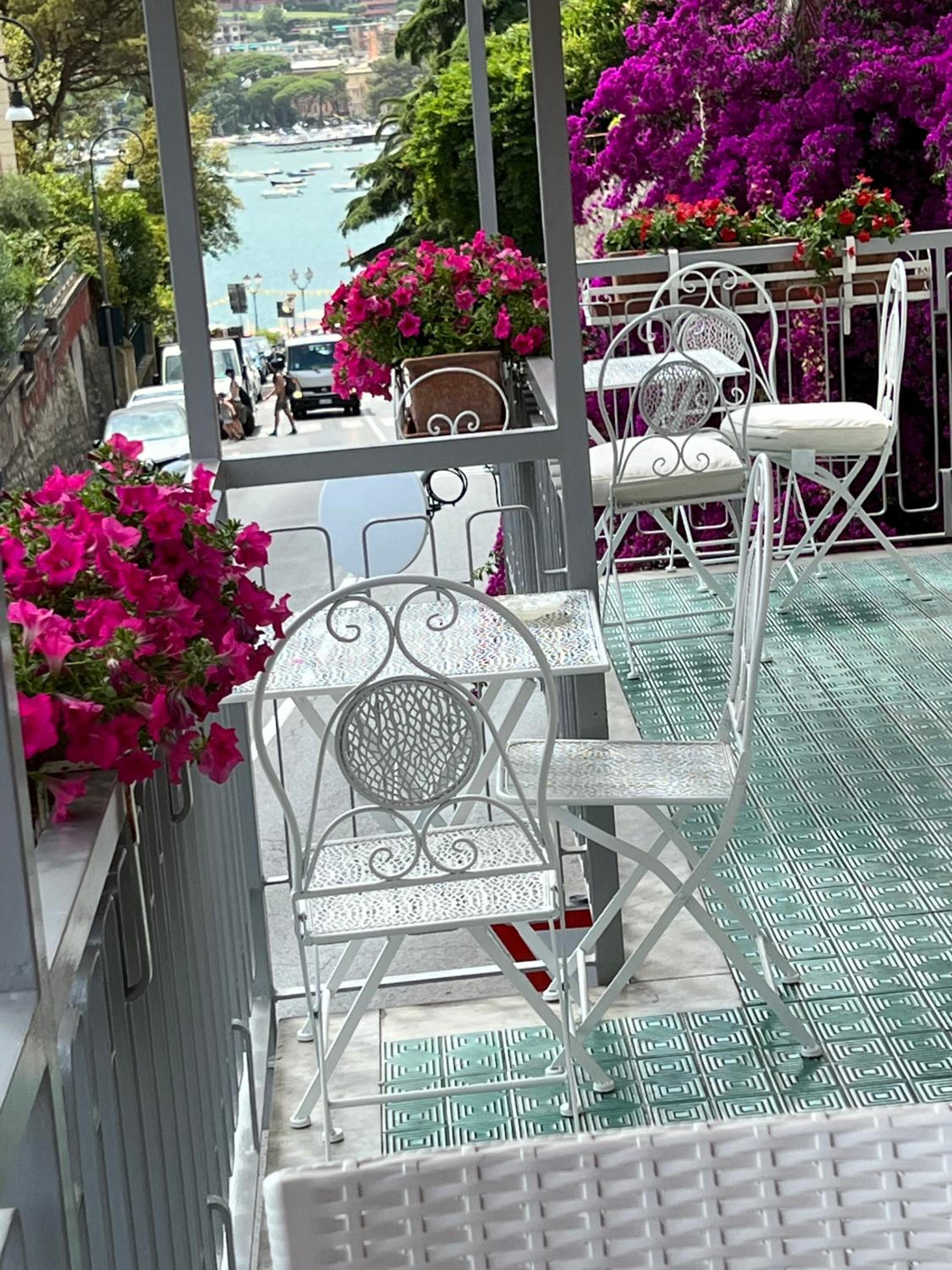 WELCOME RIVIERA -TORRE D'AVORIO APPARTAMENTO 126 mq piu'terrazzo25 mq - totalmente rinnovato- 250 m dal centro - parcheggio a pagamento 20 euro al giorno d