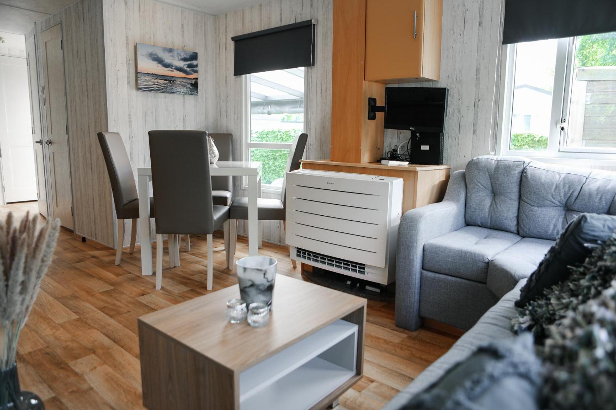 Chalet met overkapping op camping aan het Veerse Meer view 3