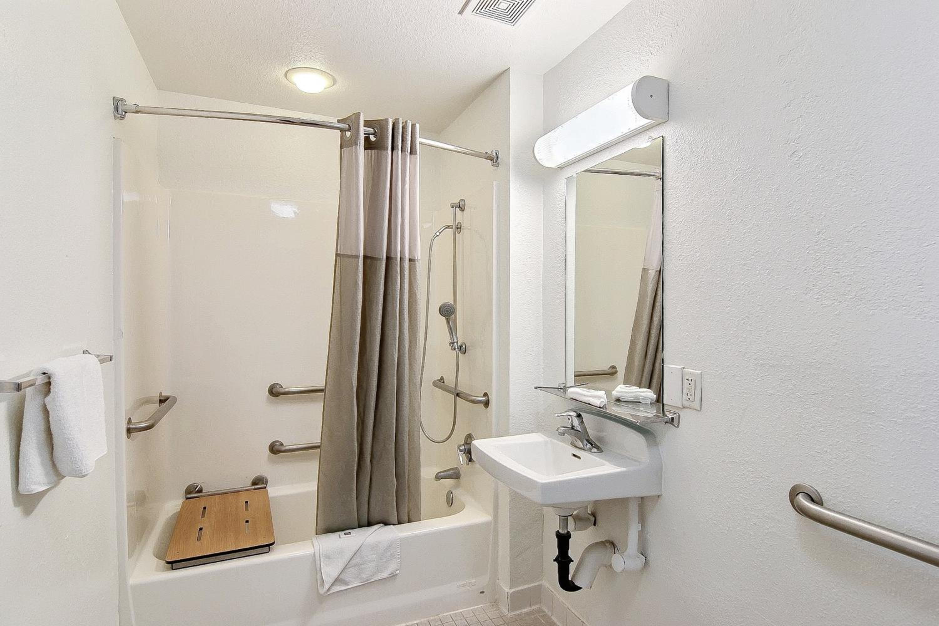 Ventura Vacations - Motel 6-Ventura, CA - South - Property Image 10