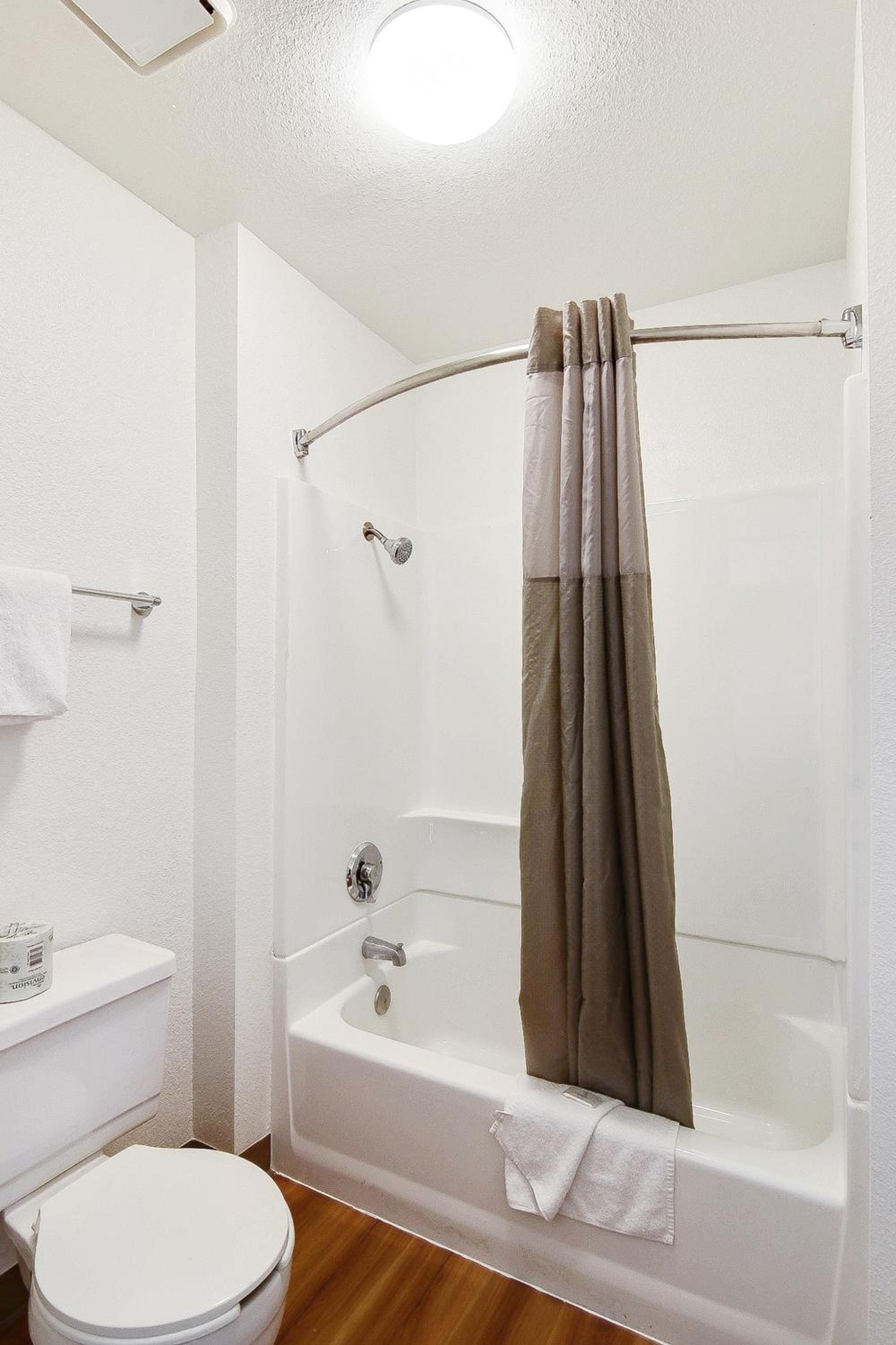 Ventura Vacations - Motel 6-Ventura, CA - South - Property Image 11