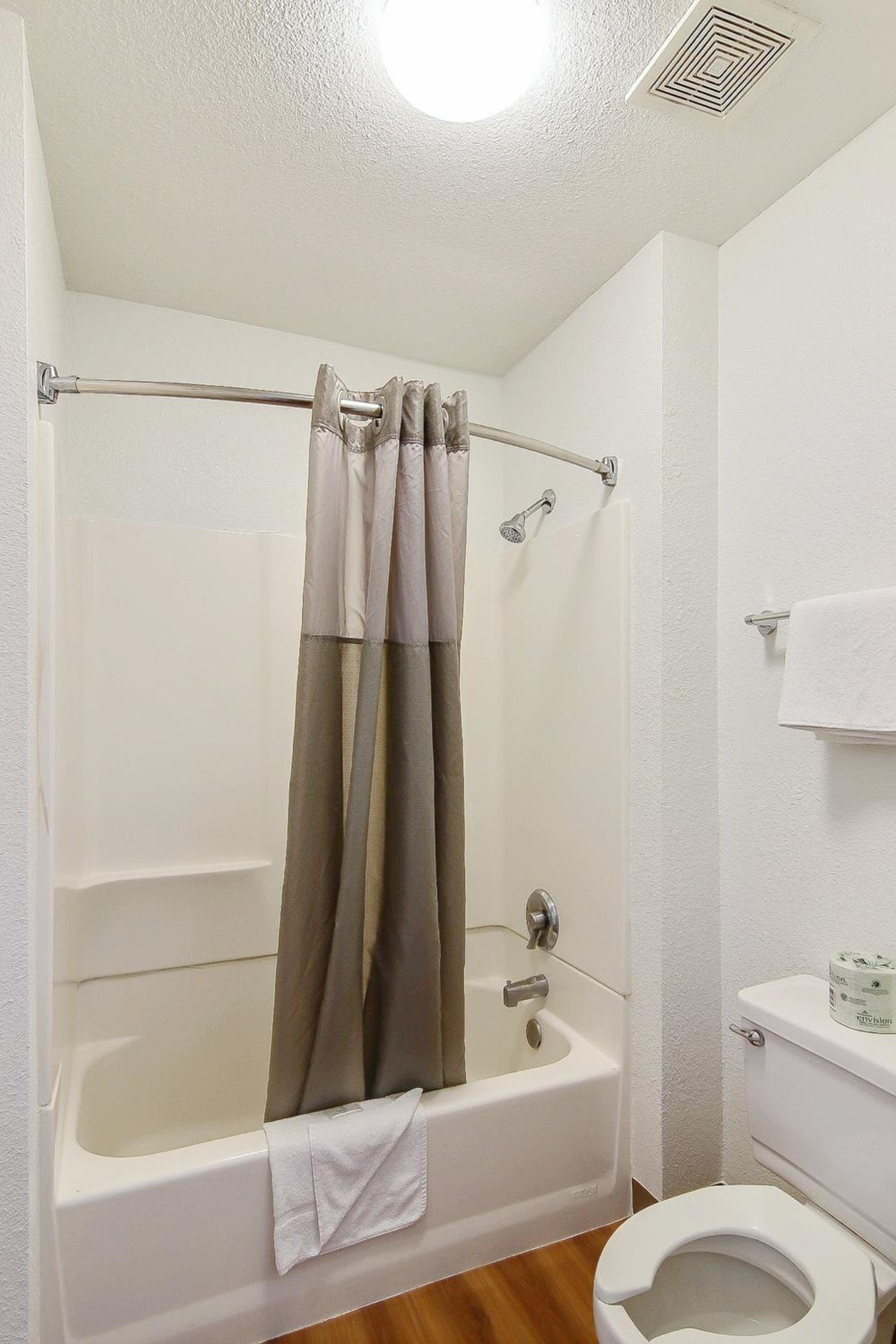 Ventura Vacations - Motel 6-Ventura, CA - South - Property Image 1