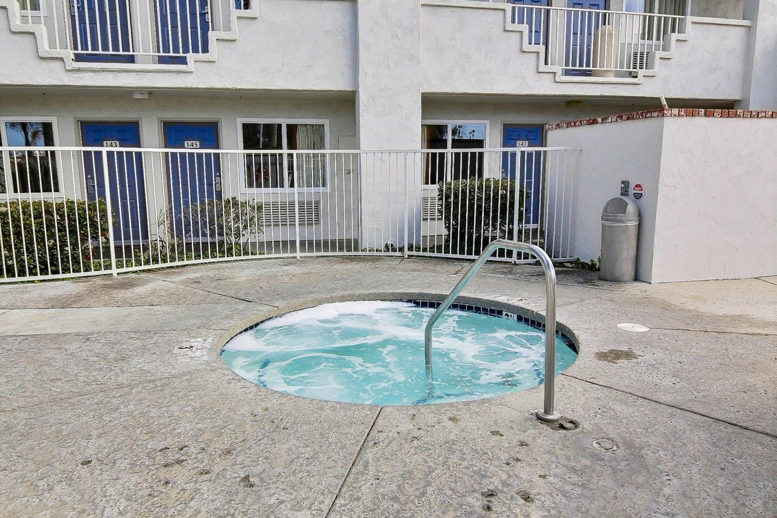 Ventura Vacations - Motel 6-Ventura, CA - South - Property Image 8