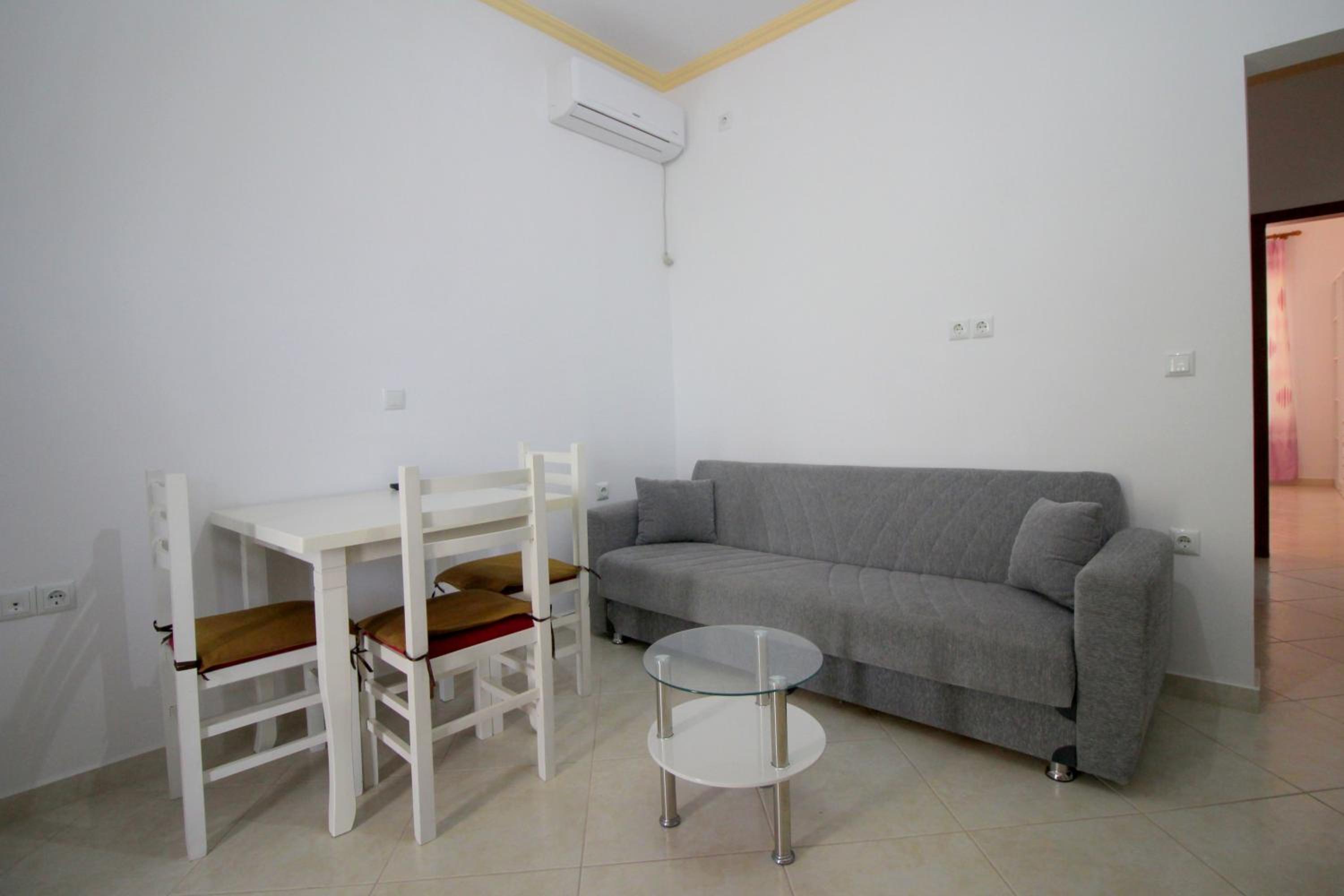 VILLA 24 Sarandë