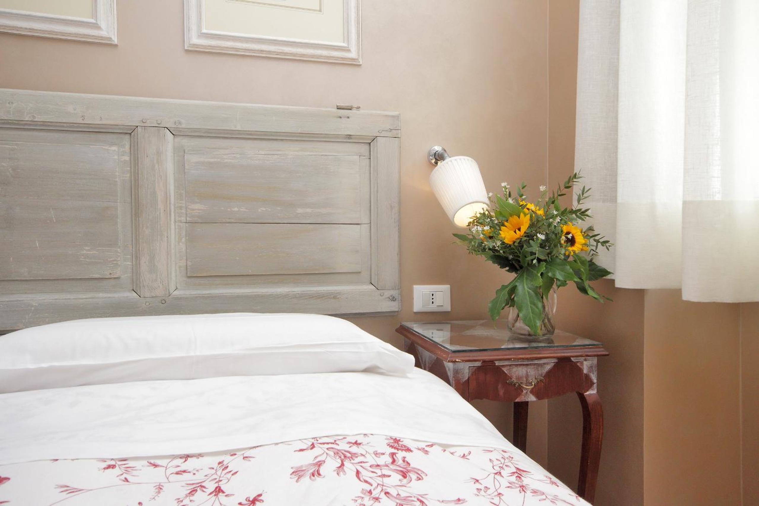 Deco's Place Roma Teodora