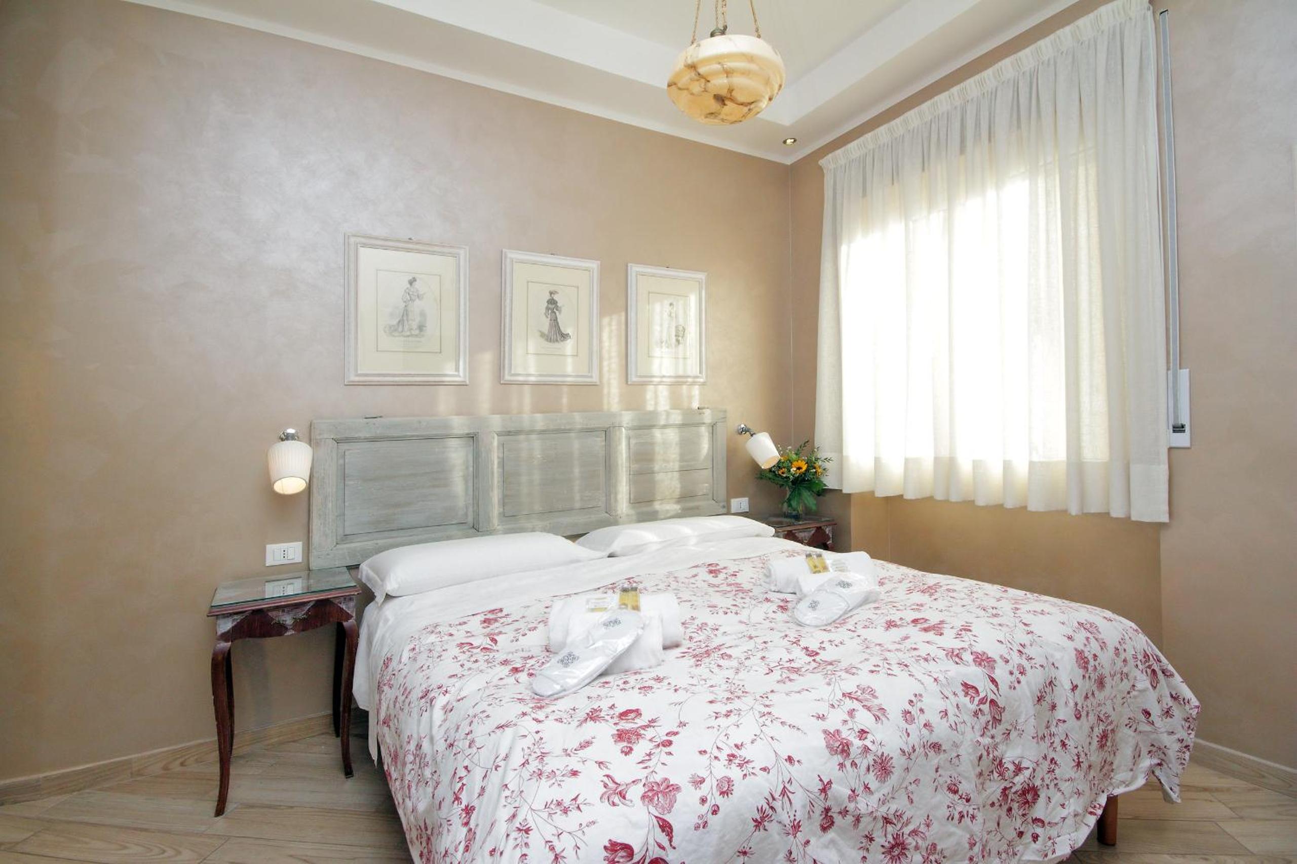 Deco's Place Roma Teodora