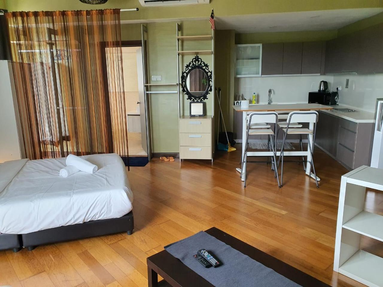 Regalia Residence KLCC View by iLuxHome