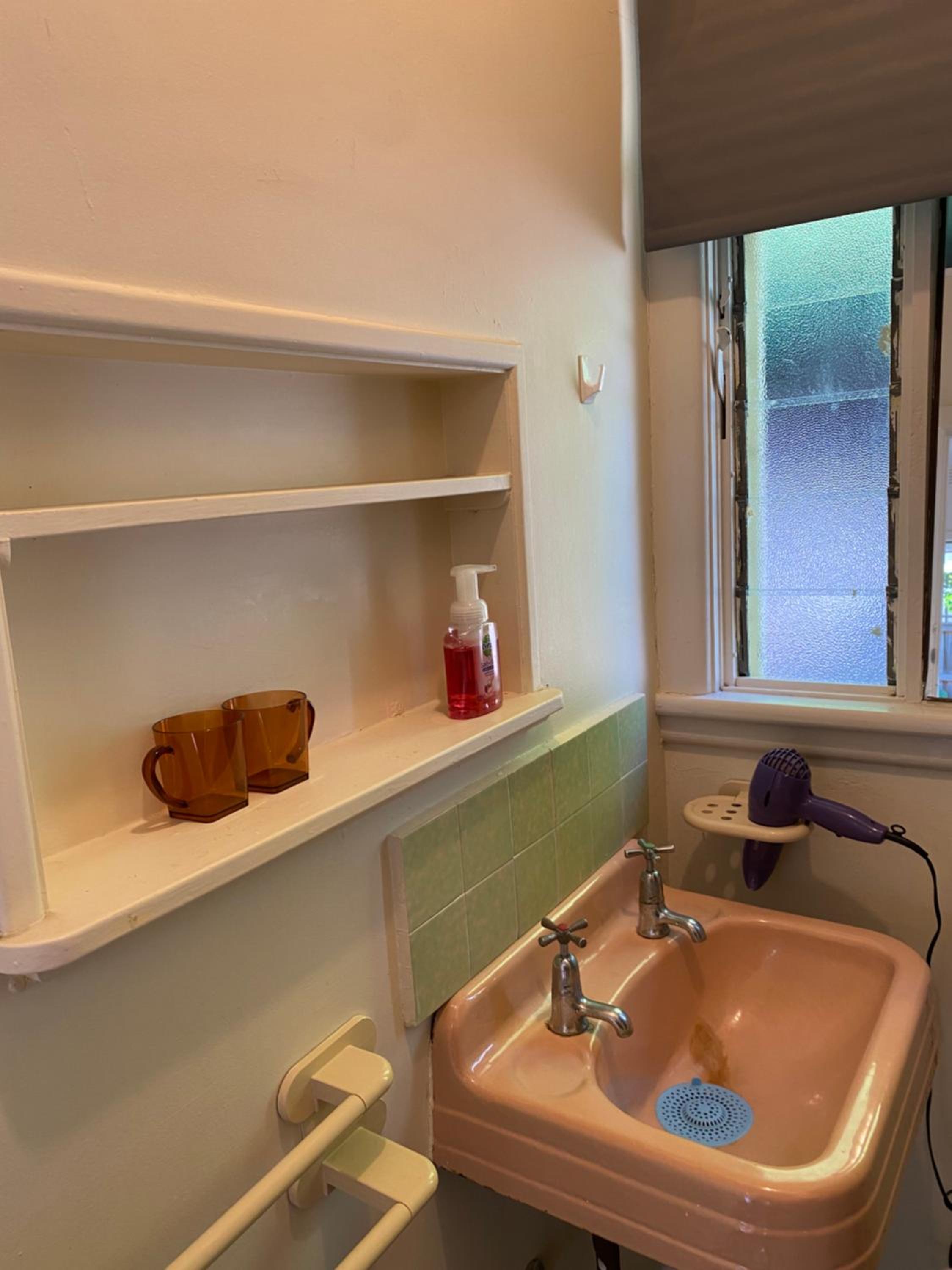 Mitcham Station Home Stay
