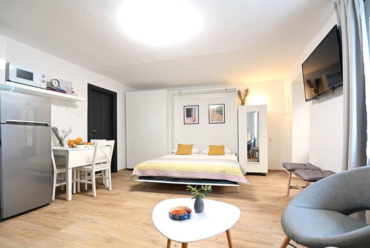Apartment D & Studio L view 2