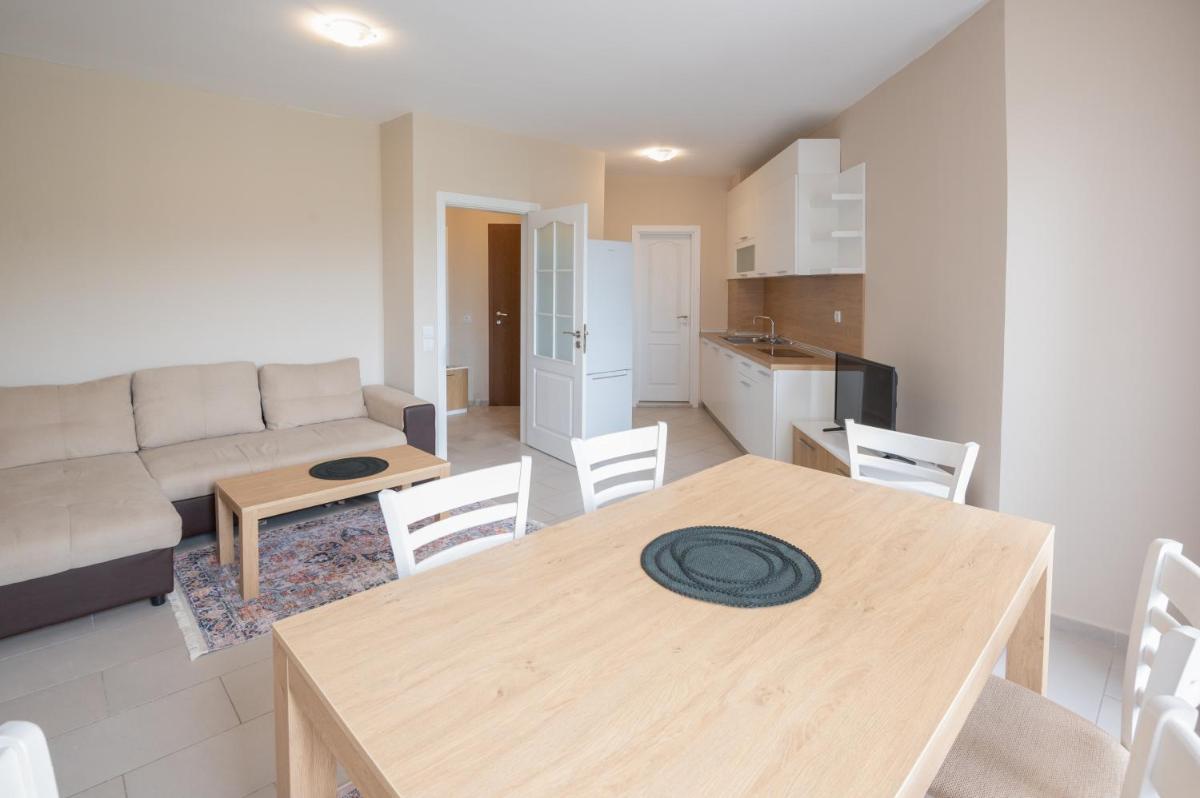 Balchik Vacations - Guest Apartment Vladi in Garden Palace Complex - Property Image 4
