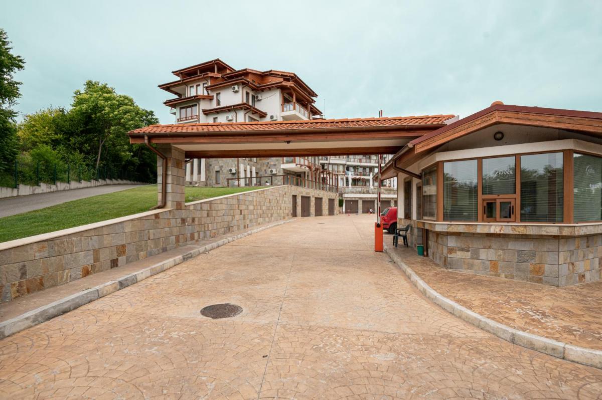 Balchik Vacations - Guest Apartment Vladi in Garden Palace Complex - Property Image 2