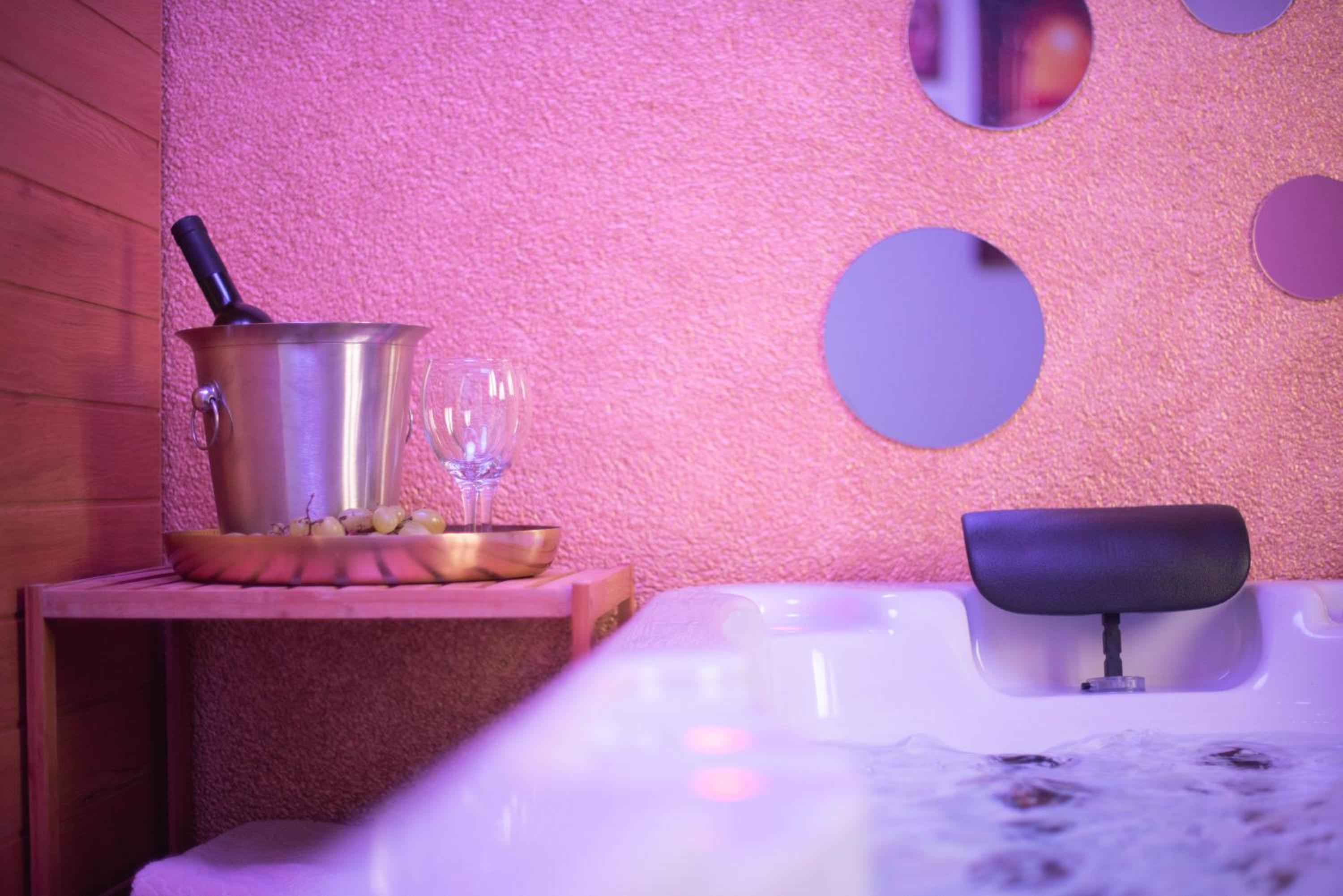 Wellness Studio D'Or - Exclusive NEW apartment With whirlpool, sauna, sunny terrace, private parking view 4