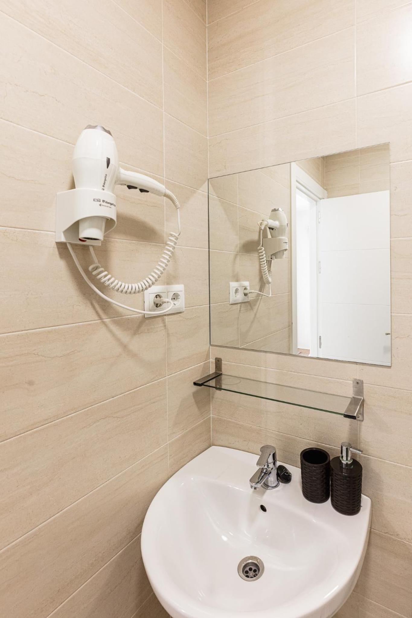 Apartamentos Lola Beach
