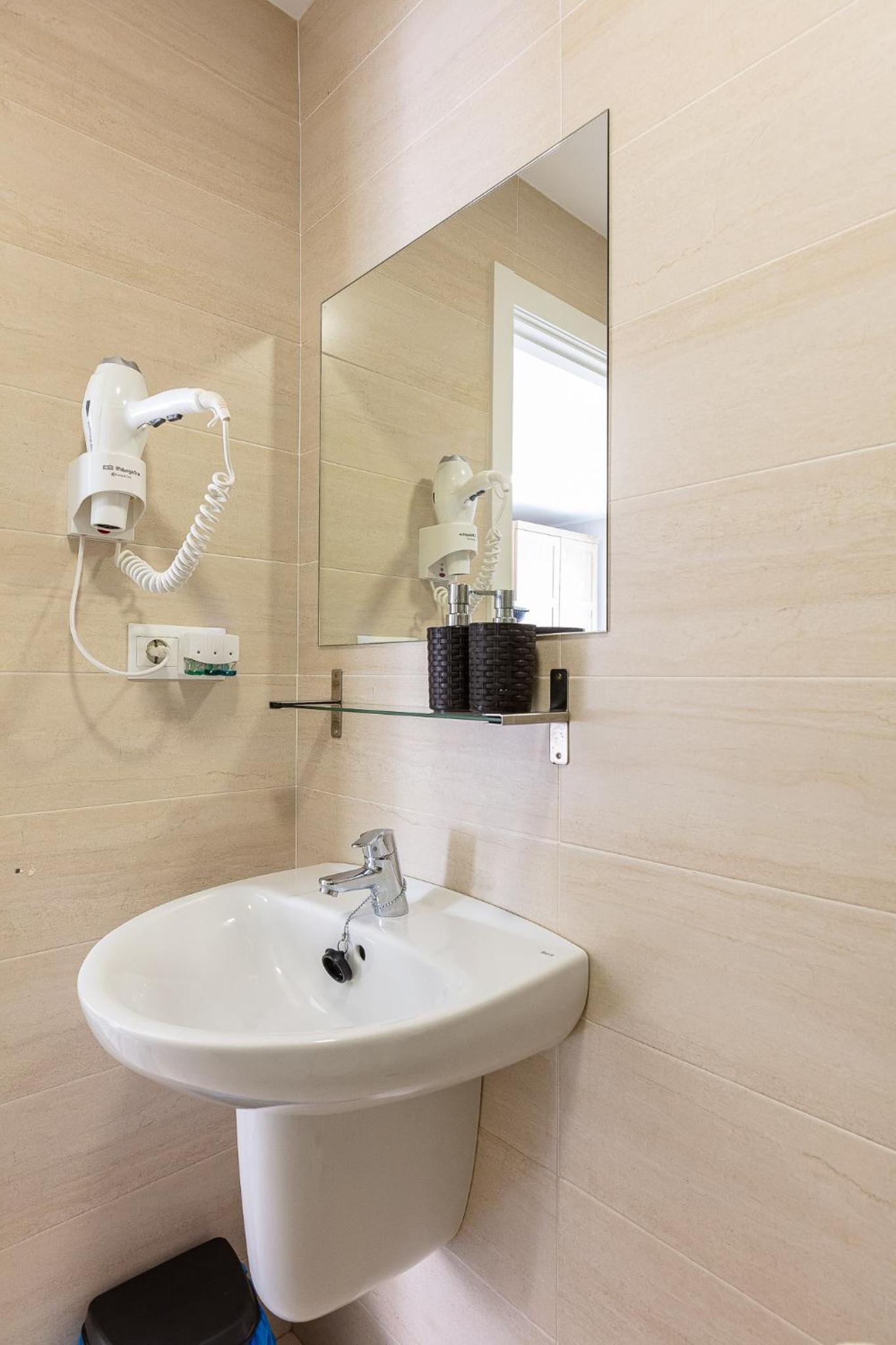 Apartamentos Lola Beach