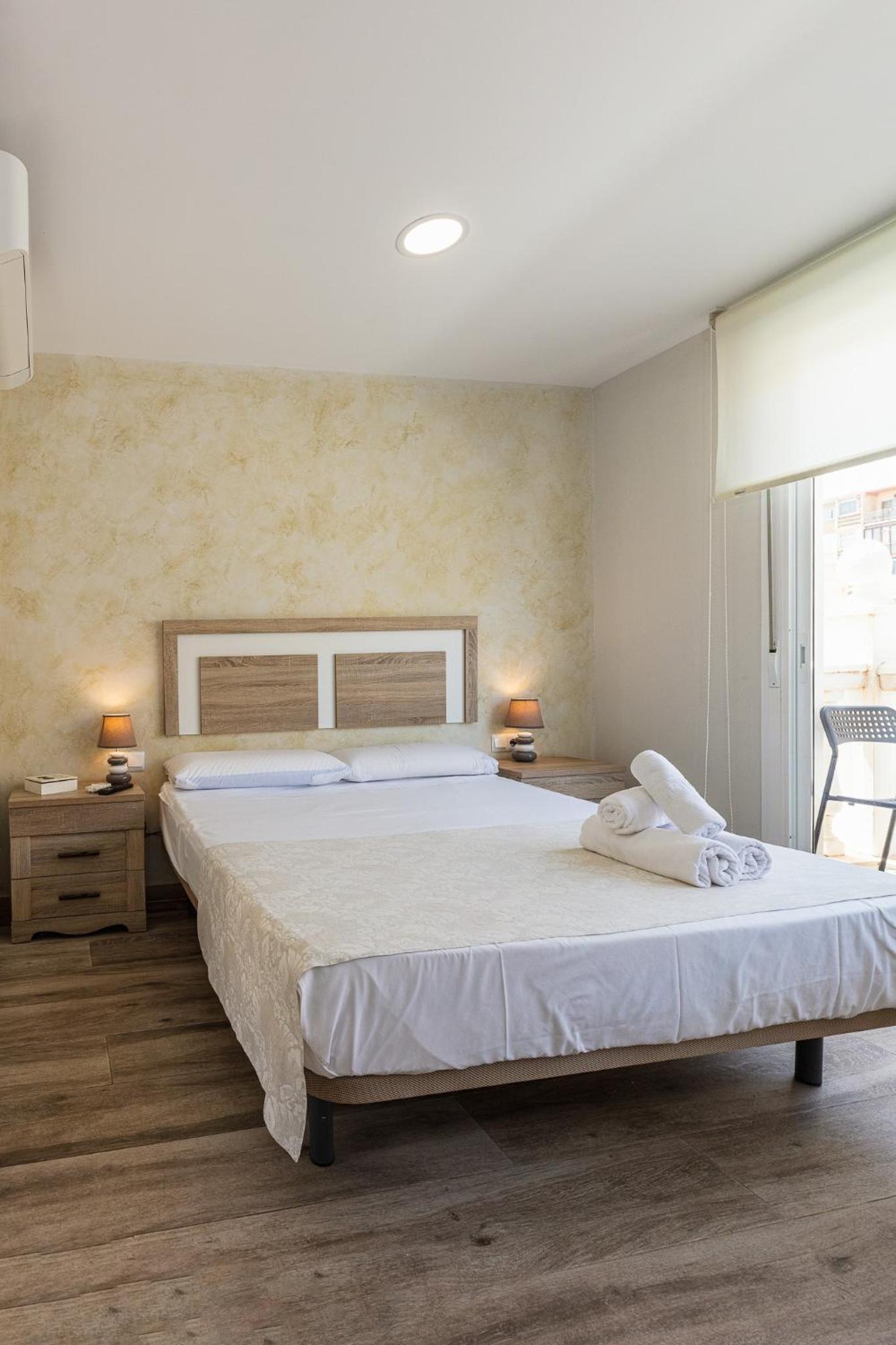 Apartamentos Lola Beach