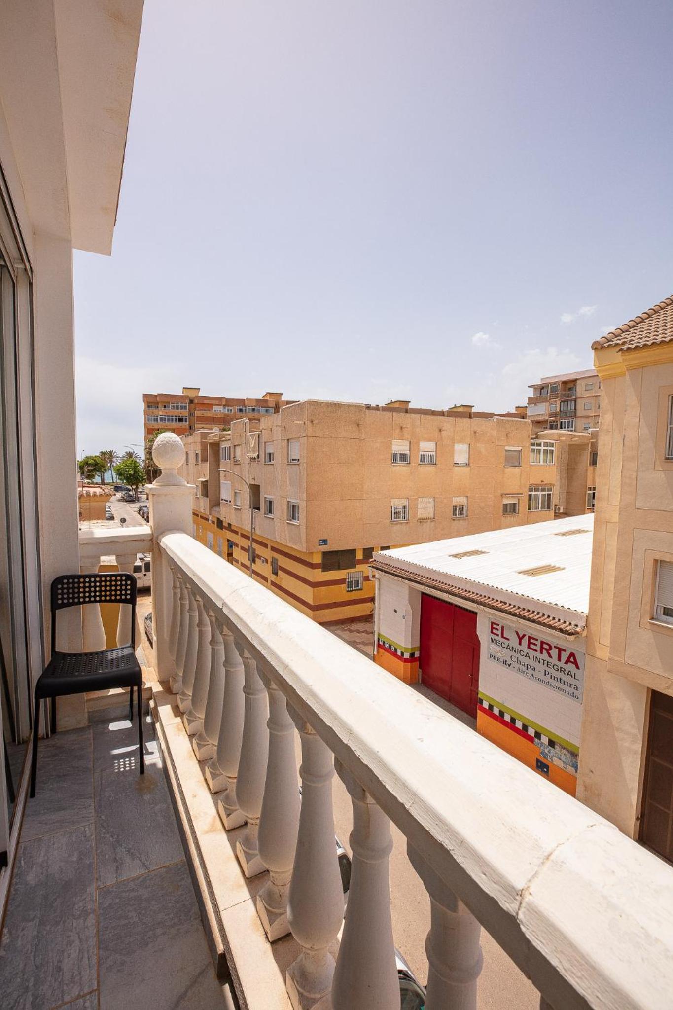 Apartamentos Lola Beach