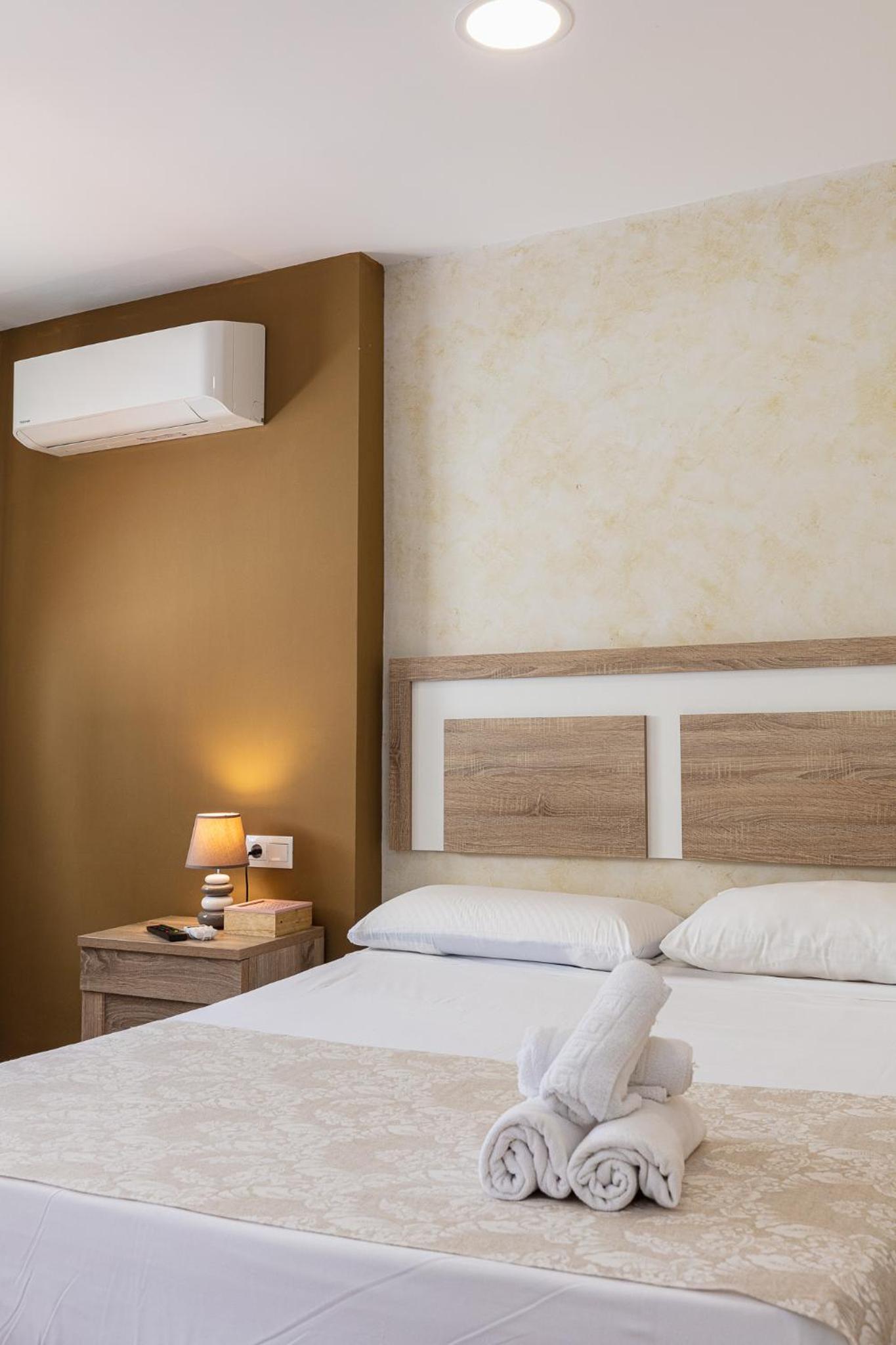 Apartamentos Lola Beach