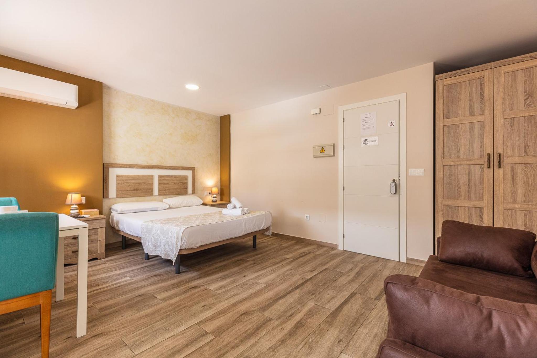 Apartamentos Lola Beach