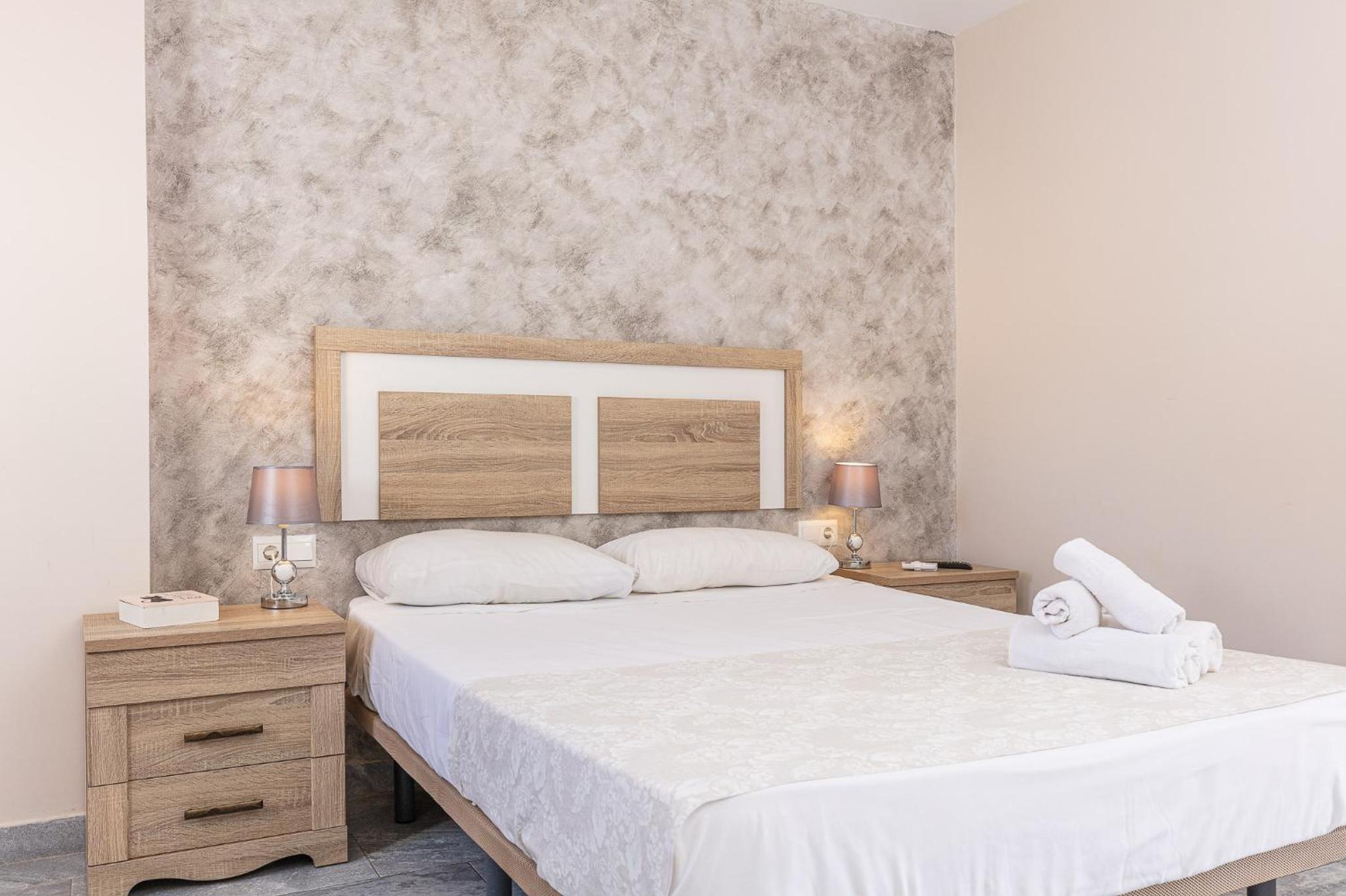 Apartamentos Lola Beach