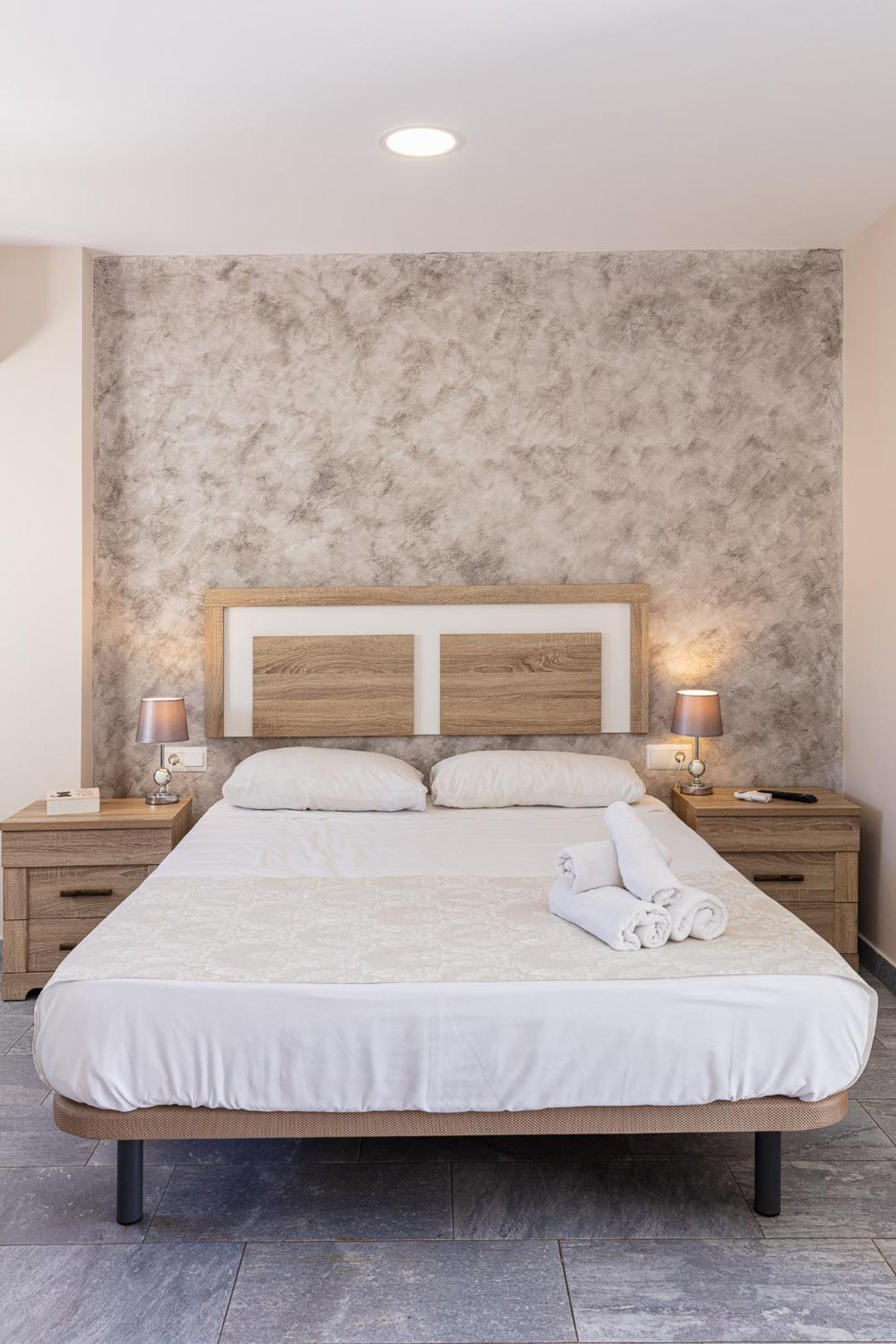 Apartamentos Lola Beach