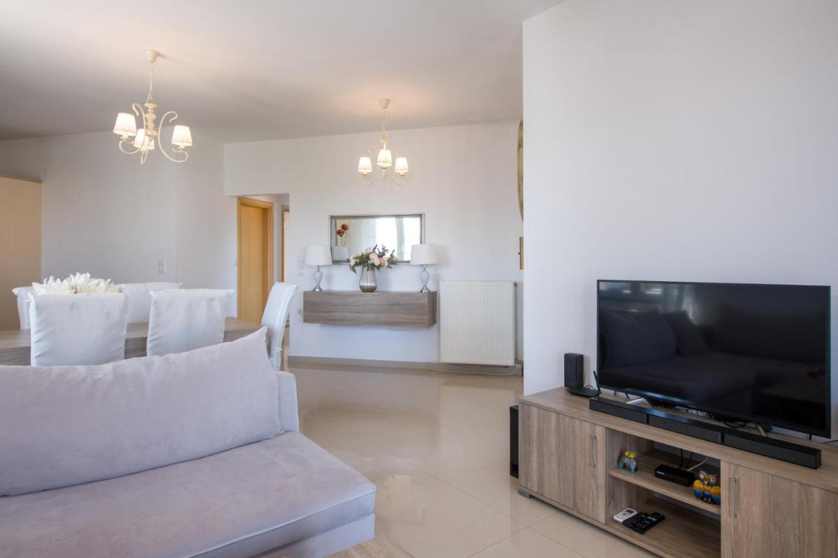 Casa Magnolia - Spacious Home in heart of Akrotiri photo 3