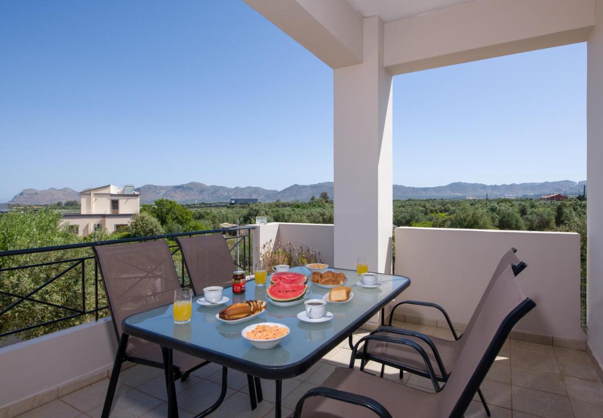 Casa Magnolia - Spacious Home in heart of Akrotiri photo 2