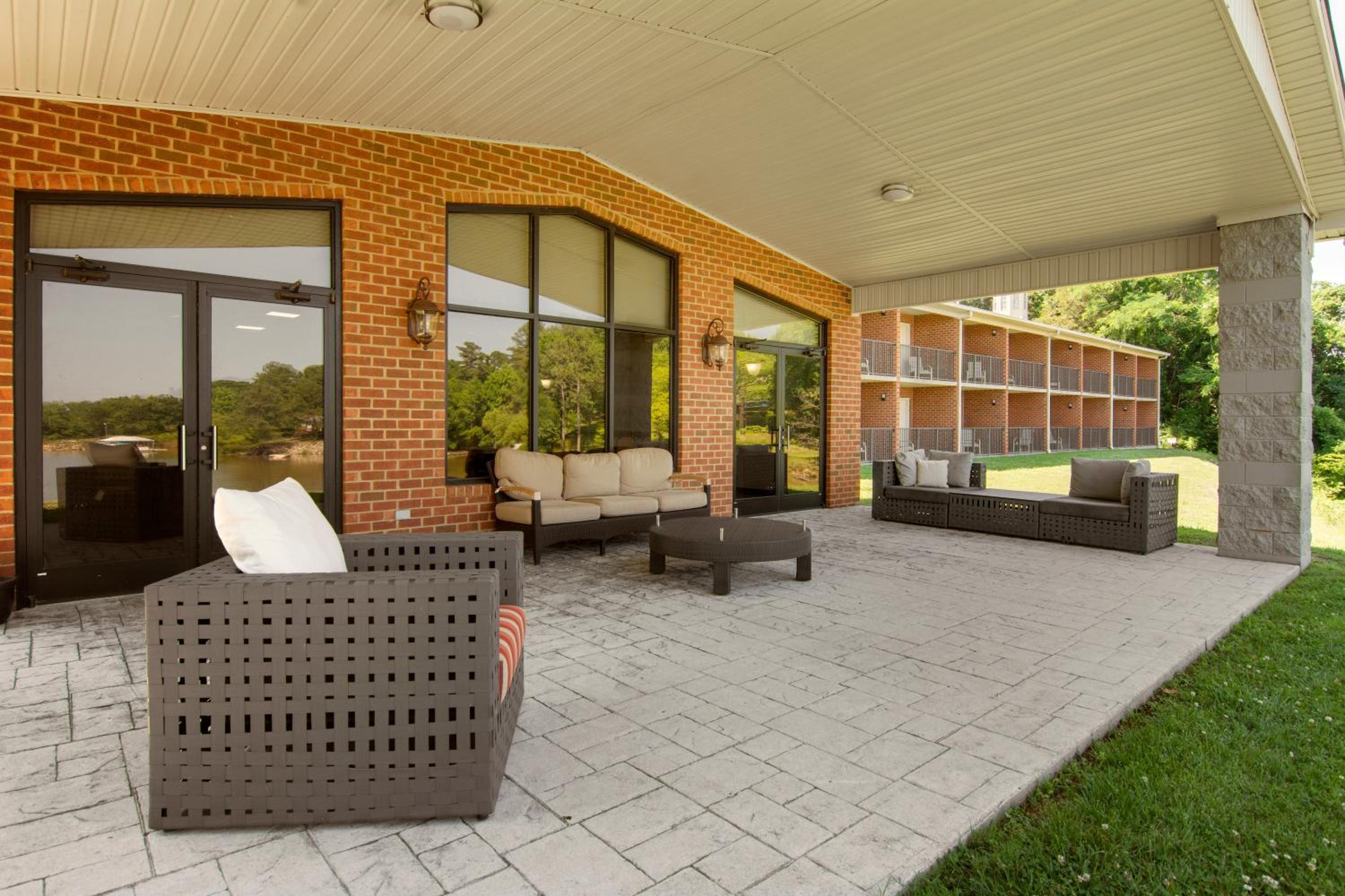 Clarion Pointe on the lake Clarksville-South Hill West