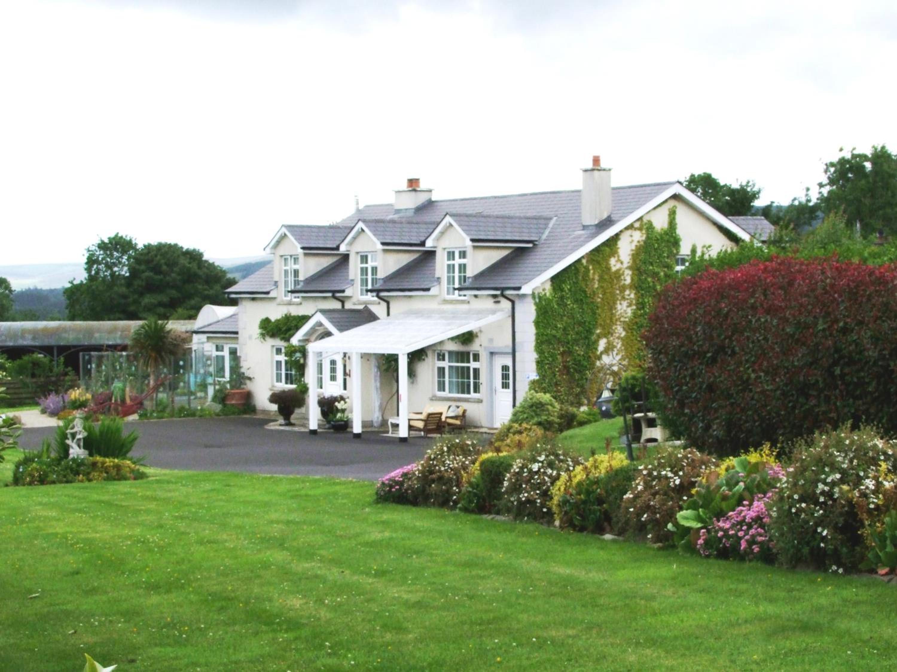 Wonderful Setting Farmhouse Apartment