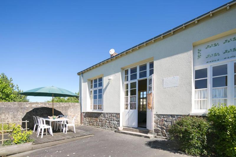 LA RECREATION  Ancienne ecole de 1850 renovee en maison d'hotes - Property Image 3