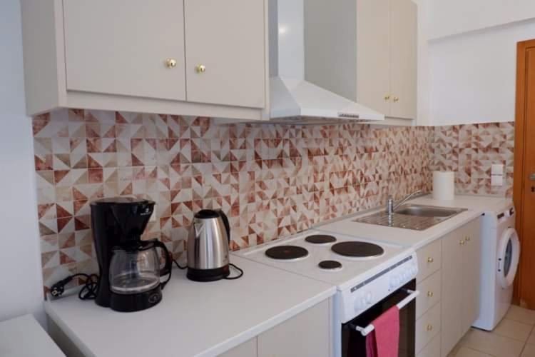 Quiet apartment with easy access to attractions. photo 3
