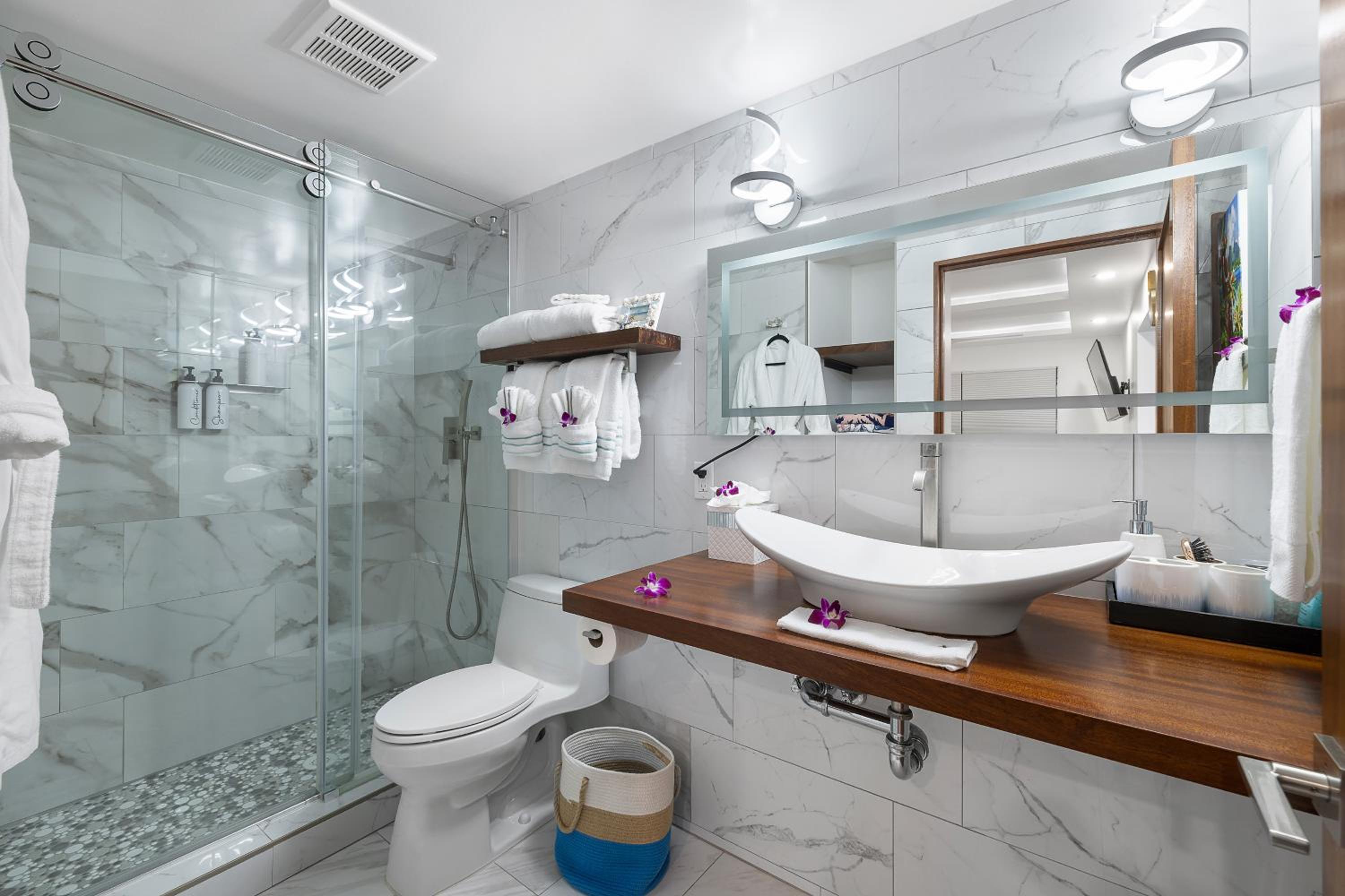 Spectacular luxury , modern oceanfront condo Maalaea-Kihei ,Maui view 5