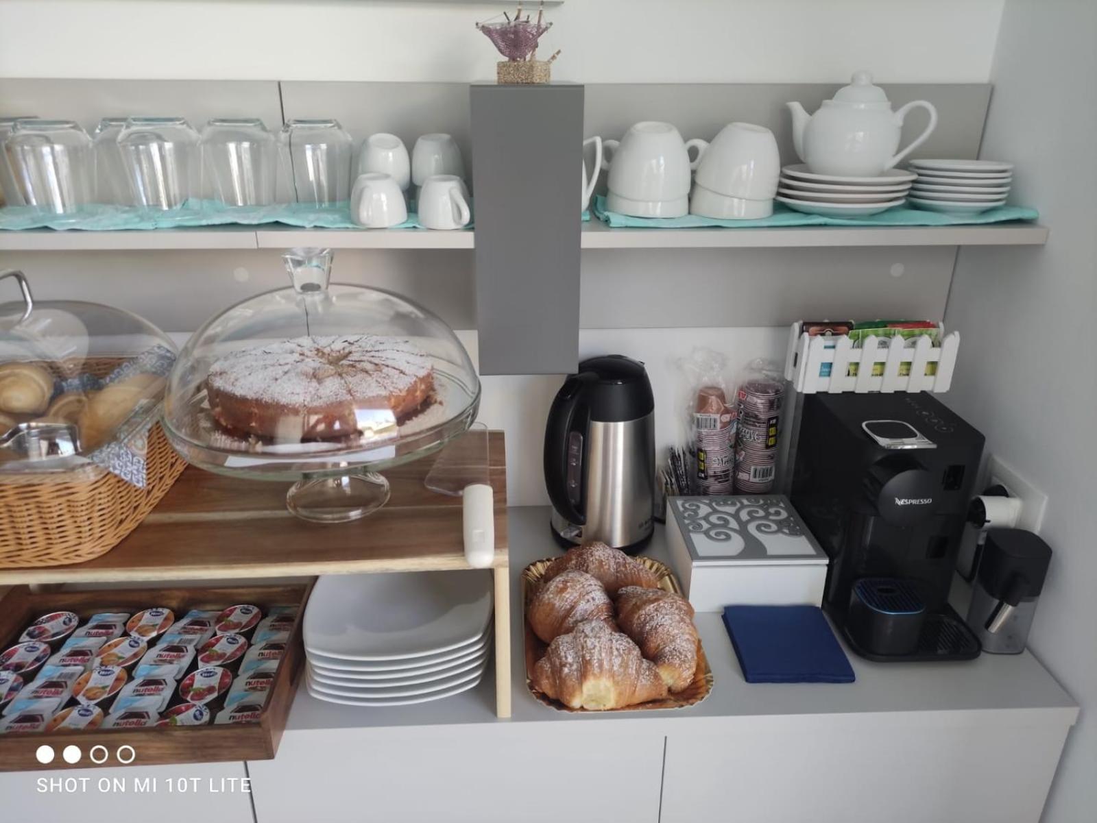 AleVa Rooms en Vieste — dining