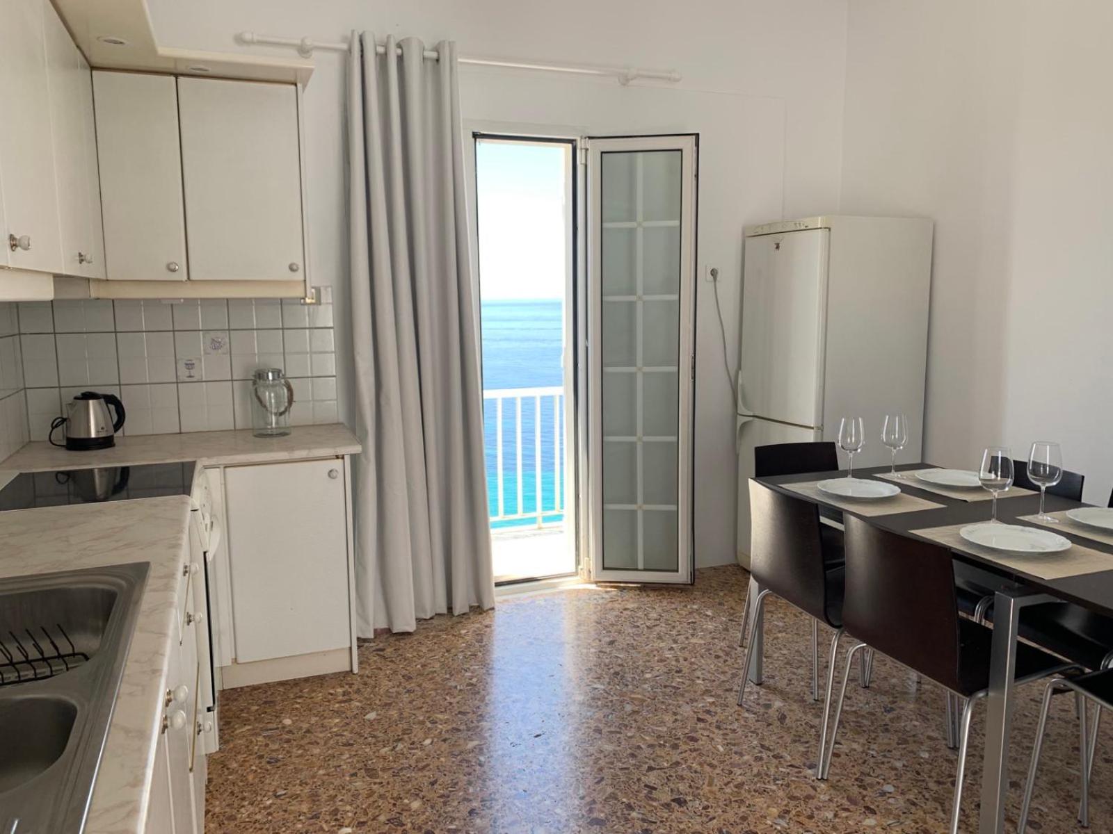 Portes View en Parikia — kitchen