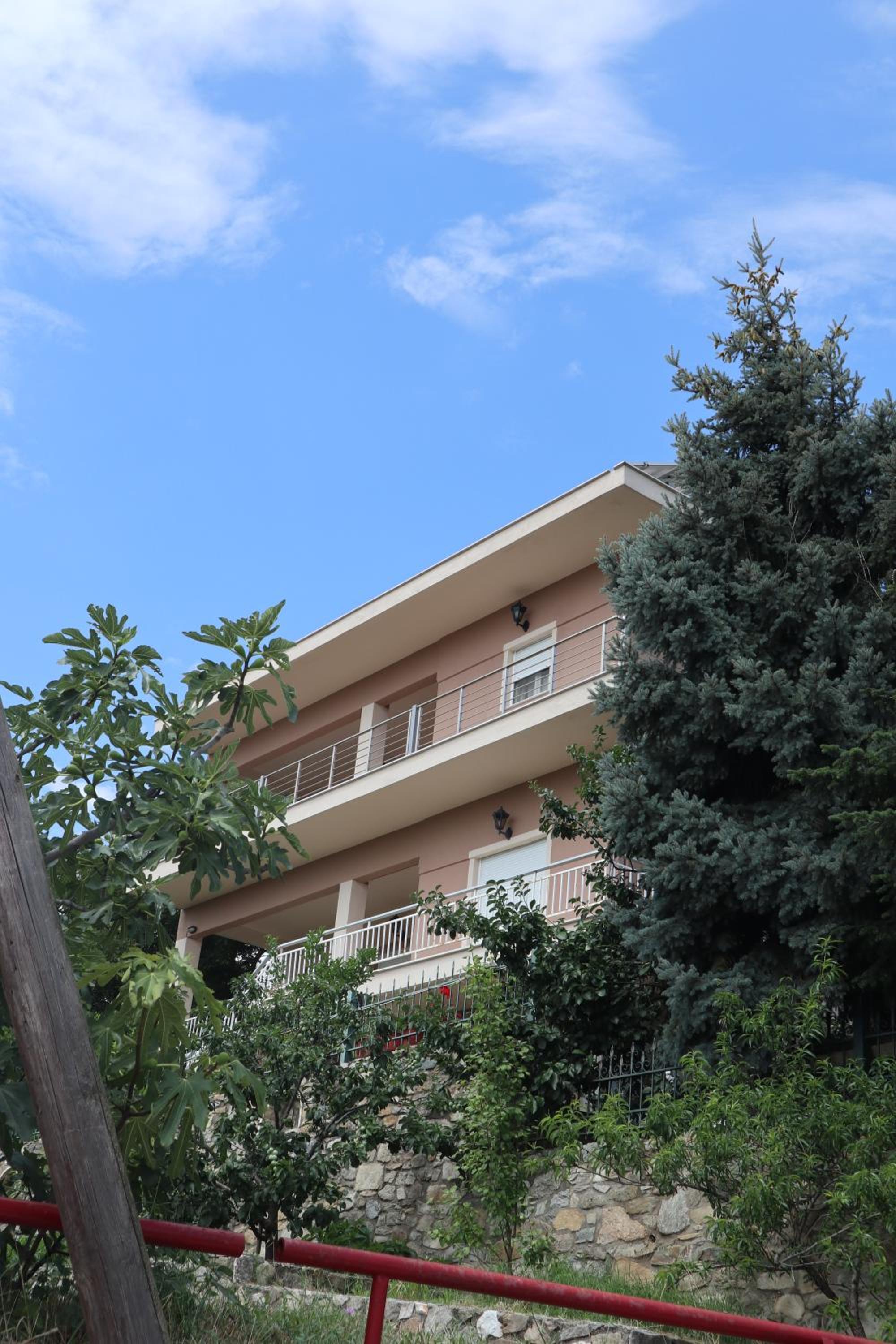 Angela House - Large Holiday Home for Families & Groups view 4