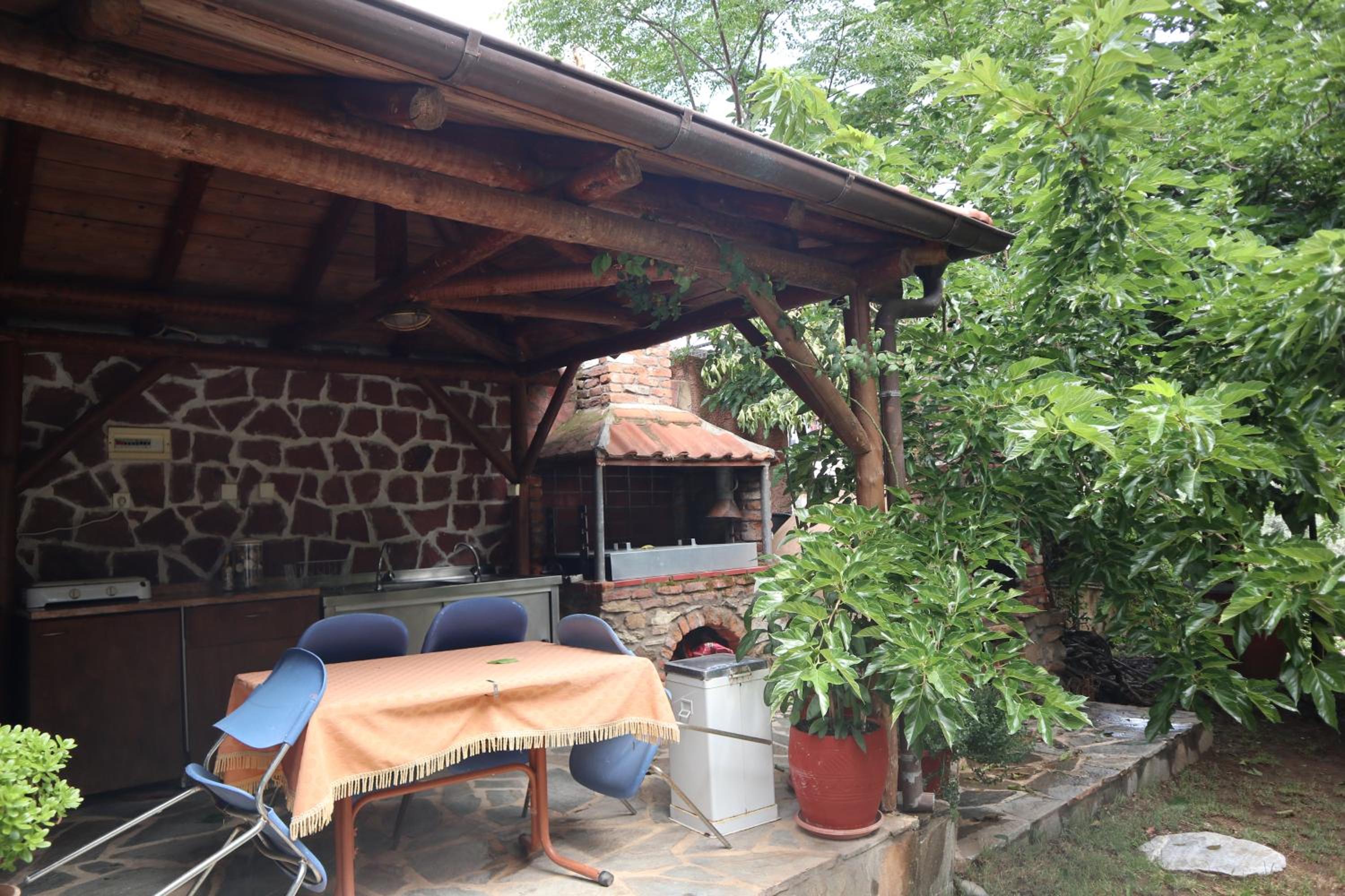Photo 10