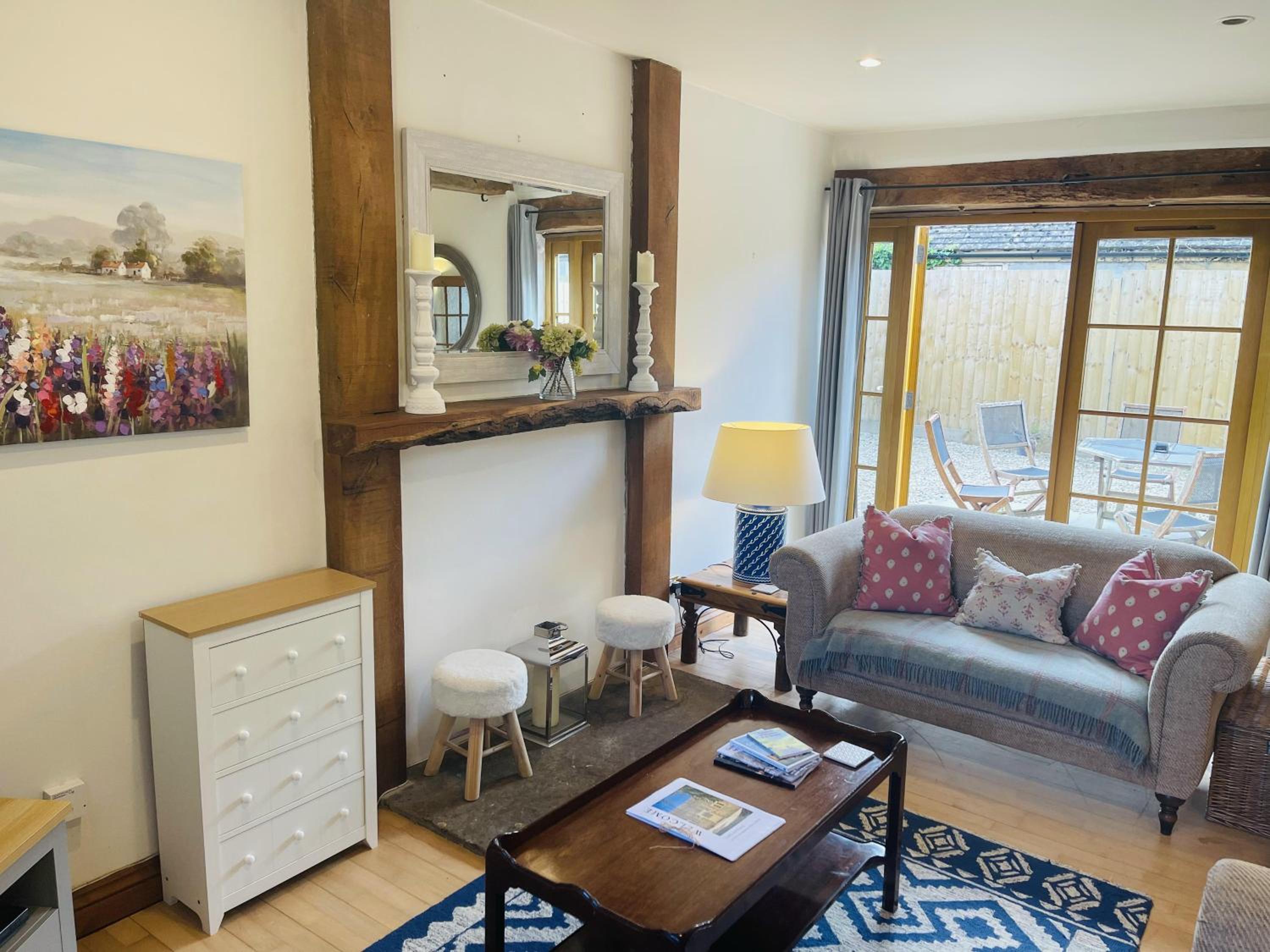 Spacious Cotswold country cottage view 4