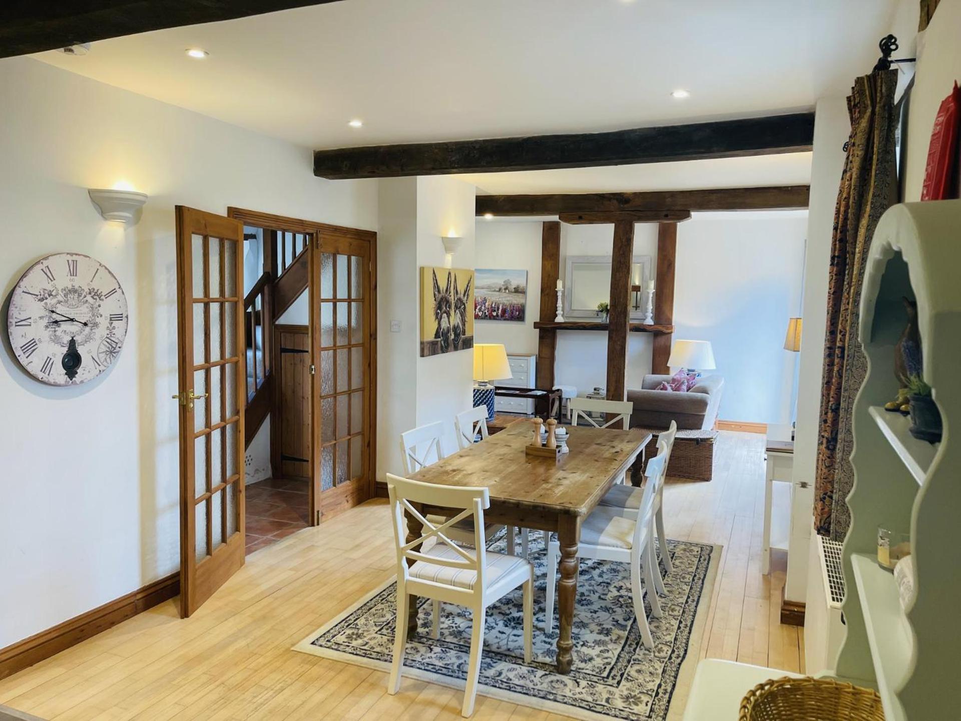 Spacious Cotswold country cottage view 5