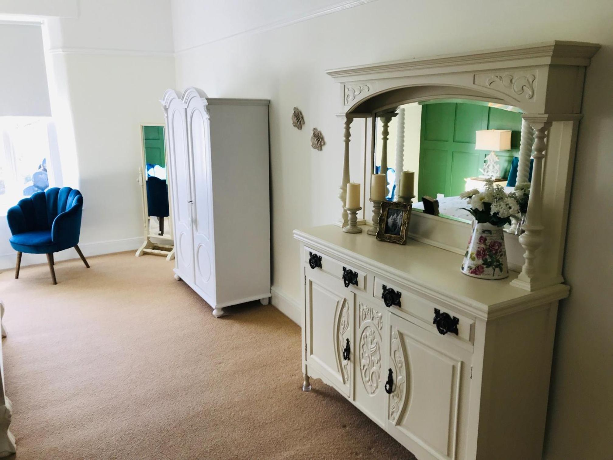 Hengoed Hideaway - Spacious 3-Bed House view 5
