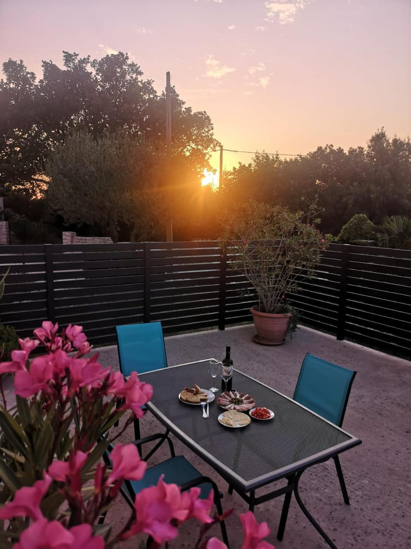 Lennida Studio Apartman with free parking view 2