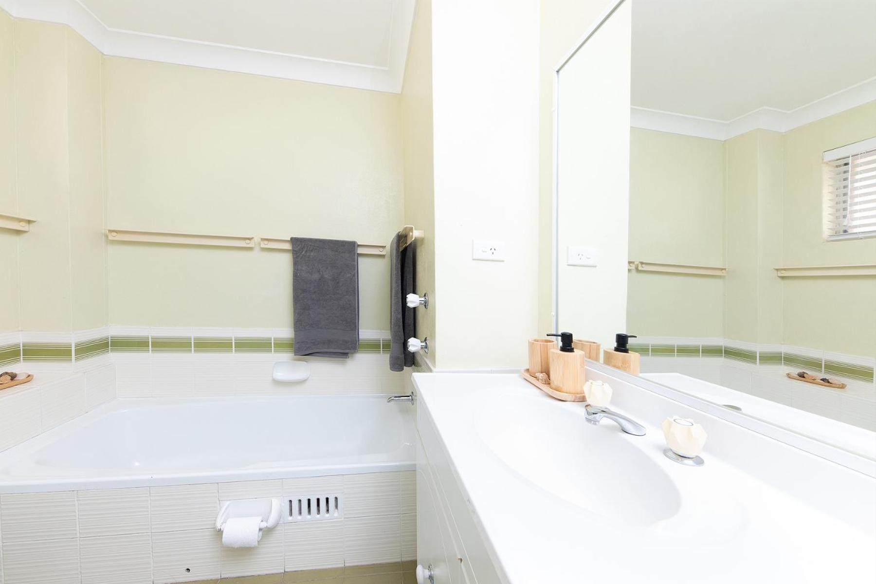 Camelot Unit 12 - All linen supplied Bunk linen provided for self-making