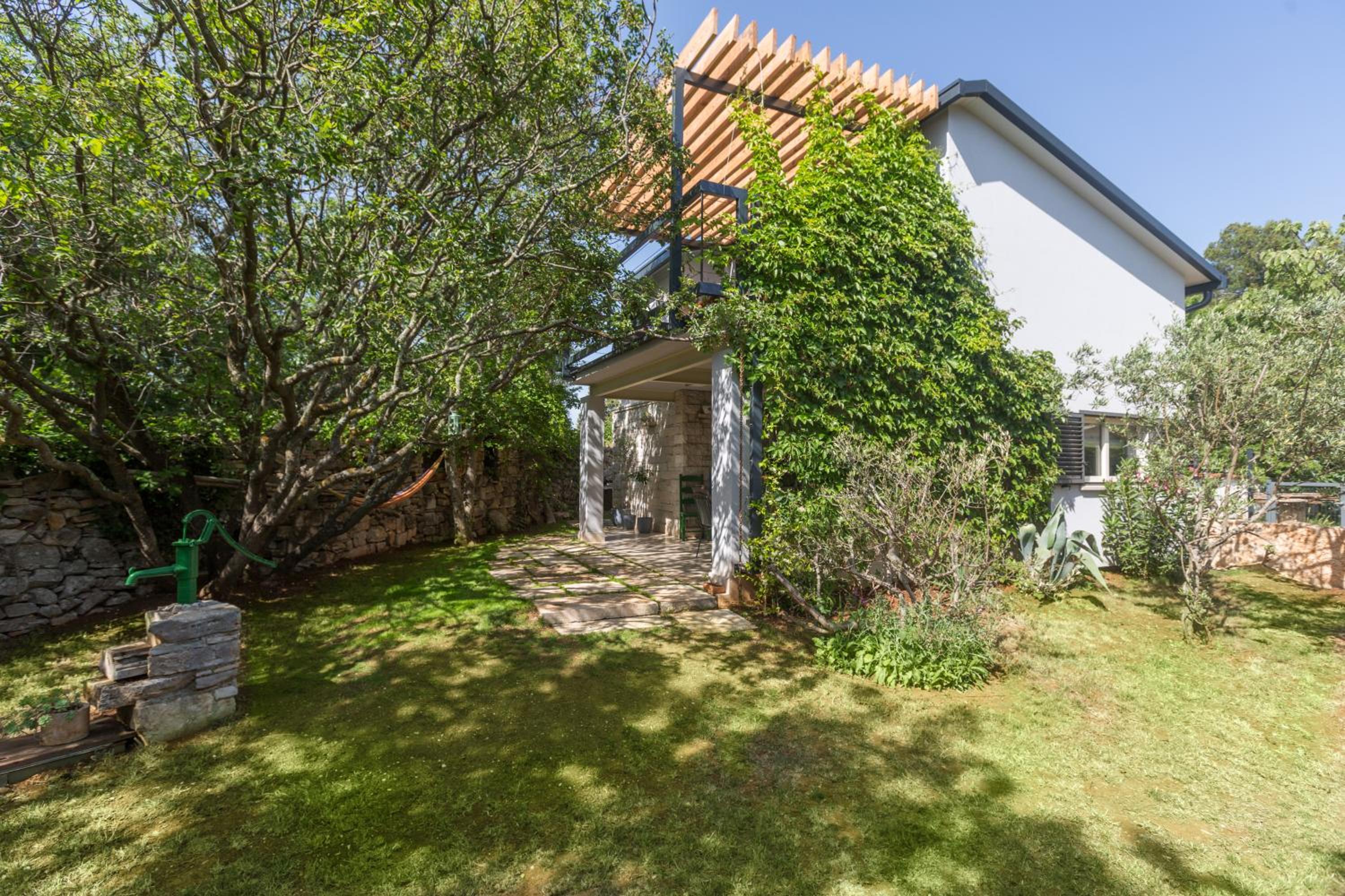 Peroj's Green Oasis - Holiday home view 5