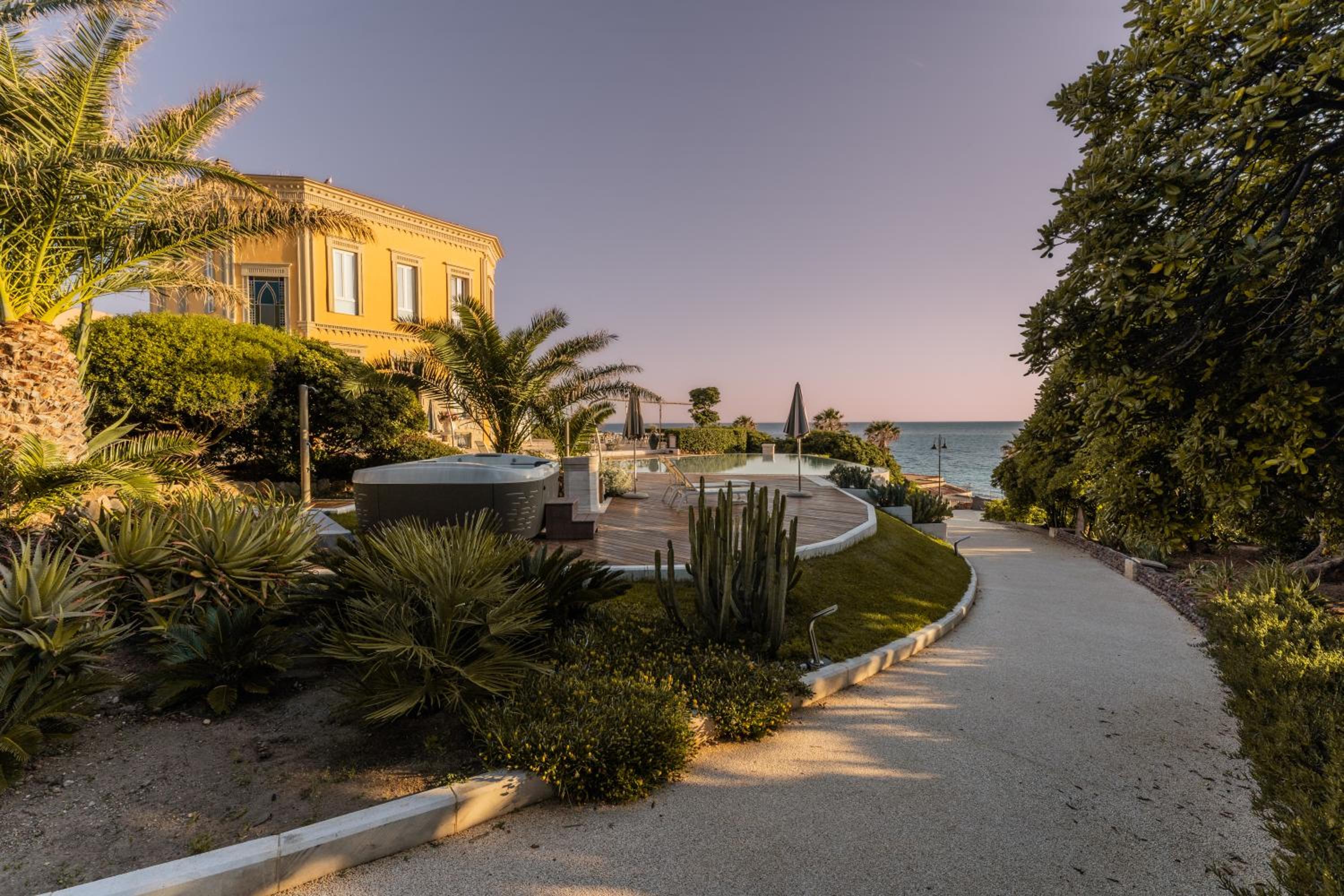 Villa Mosca 27