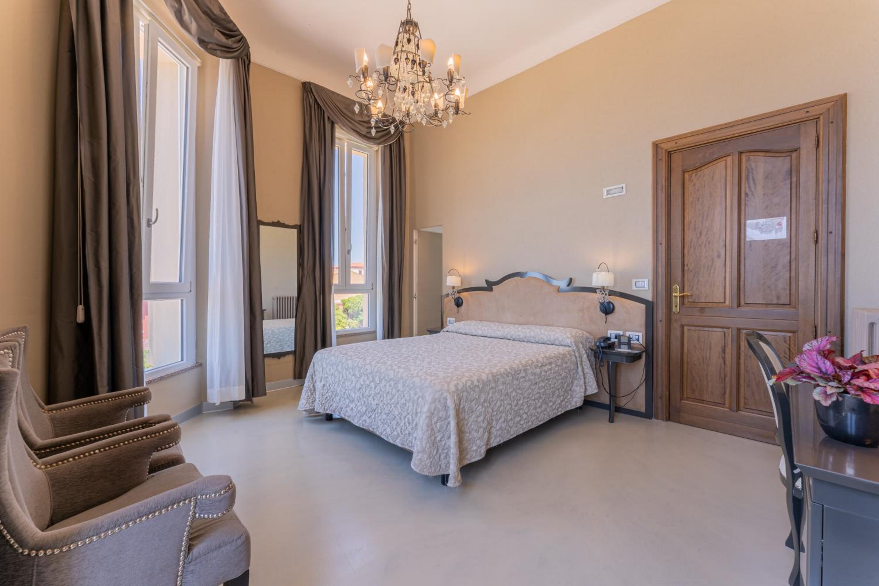 Villa Mosca 25
