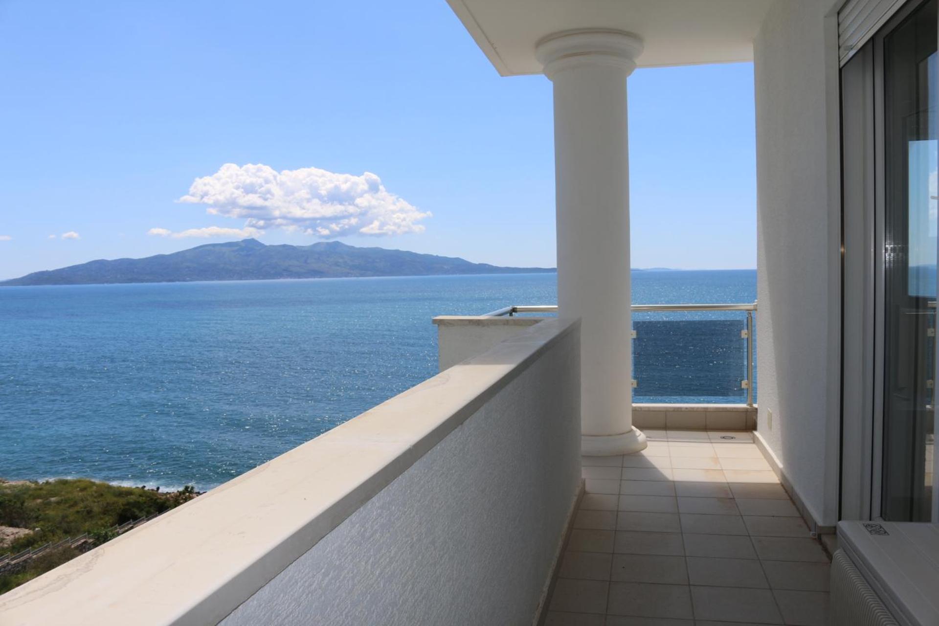 White Sea View Residence