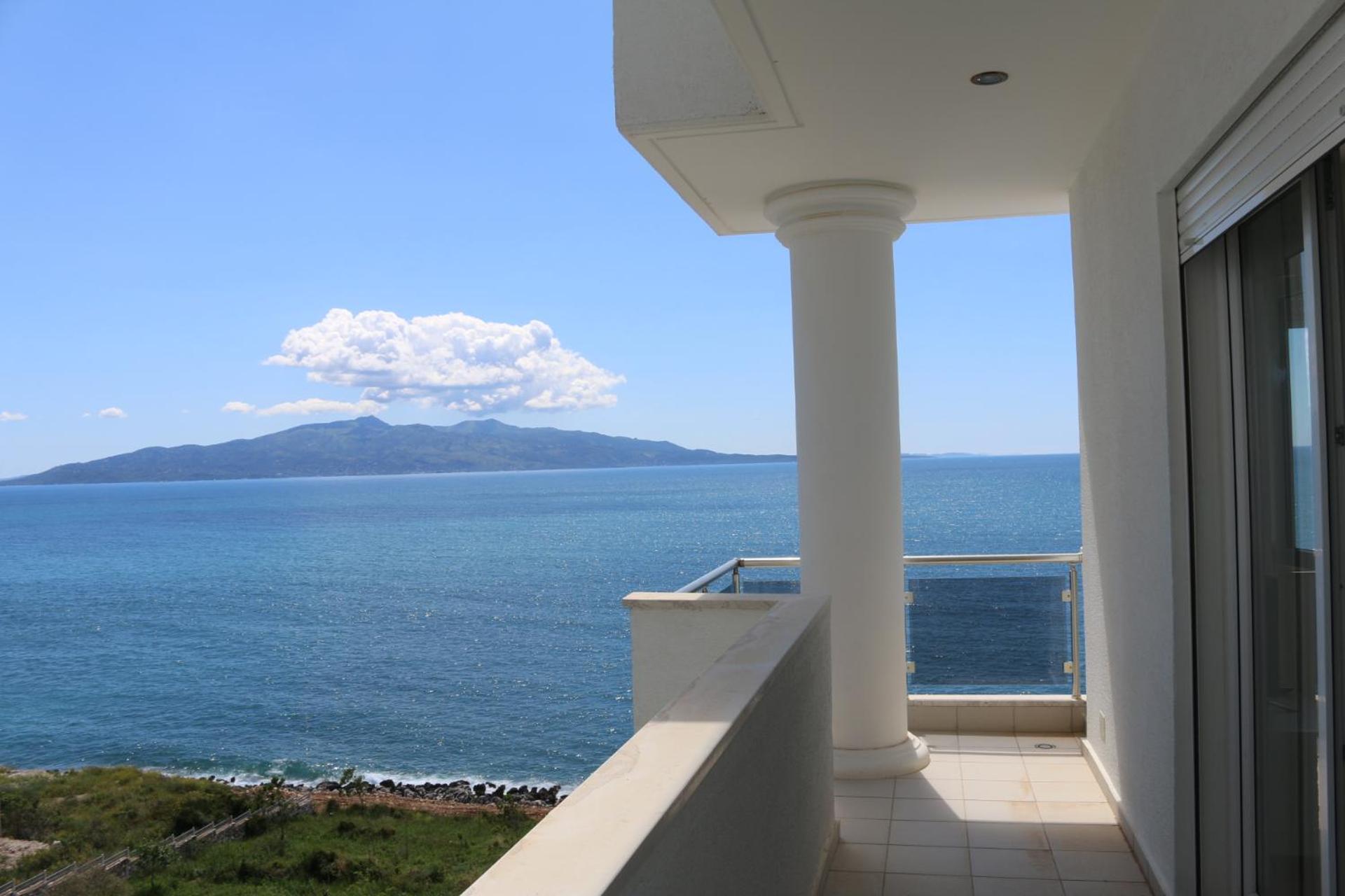 White Sea View Residence