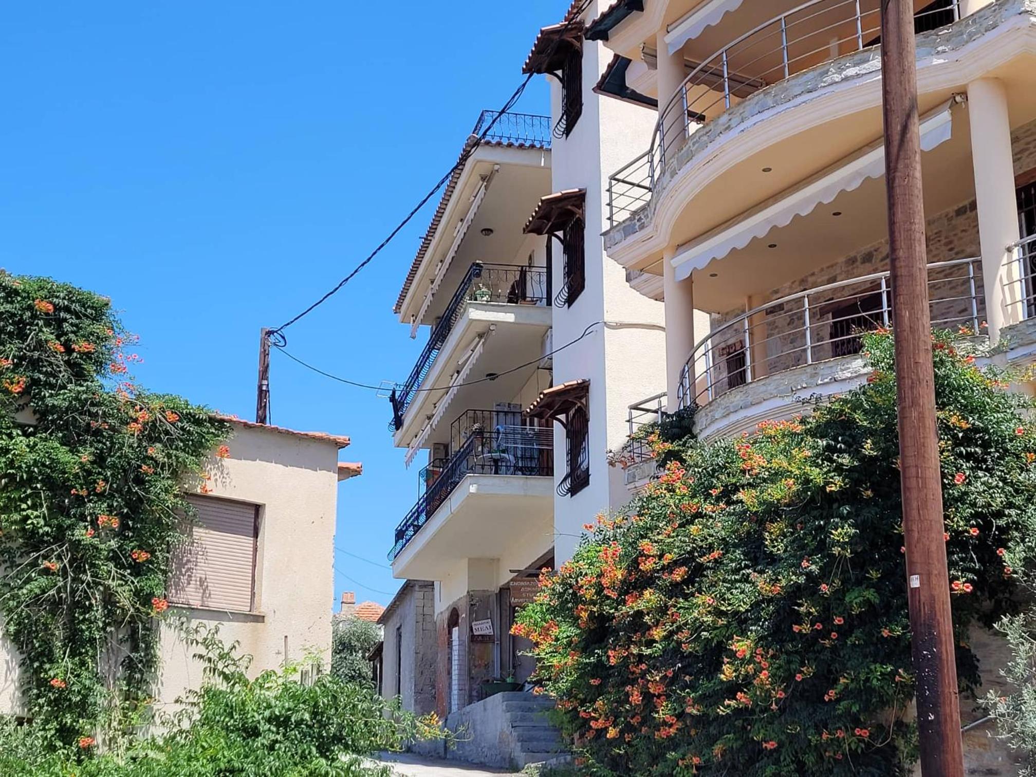 Amversa's Rooms view 4